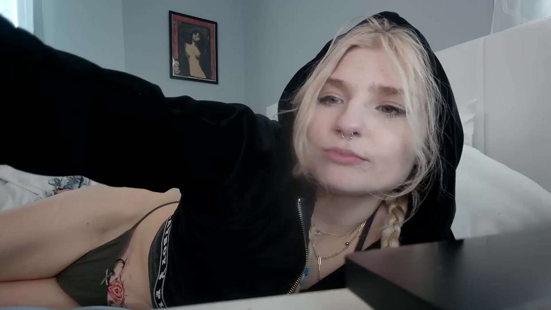 Gallery image thumbnail from DuckChan0's myfreecams stream on, 01/10/2024, 17:08 image 6 of 20
