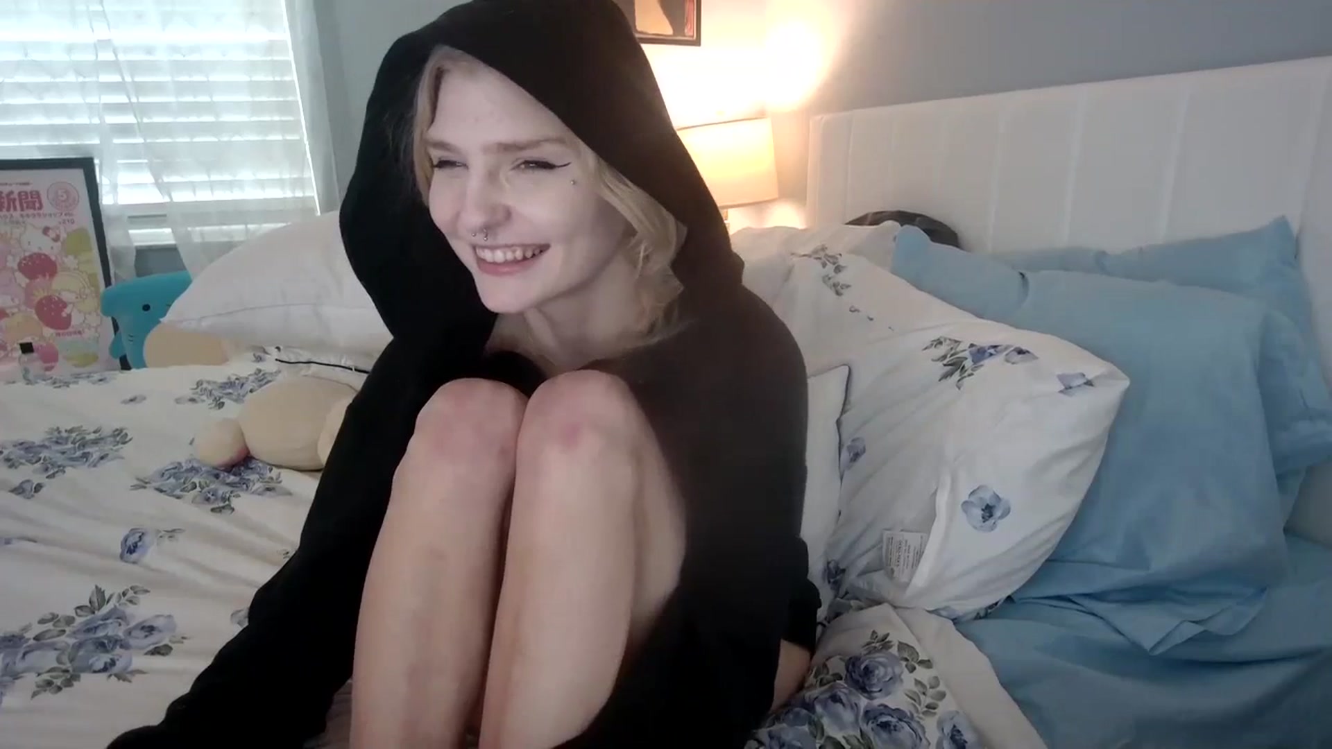 Gallery image thumbnail from DuckChan0's myfreecams stream on, 01/11/2024, 17:04 image 14 of 20
