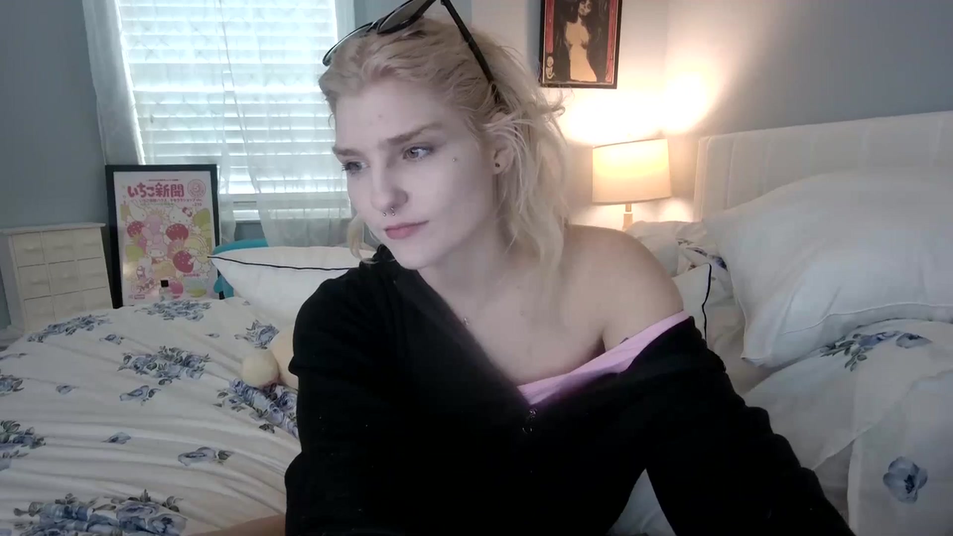 Gallery image thumbnail from DuckChan0's myfreecams stream on, 01/11/2024, 19:21 image 11 of 20