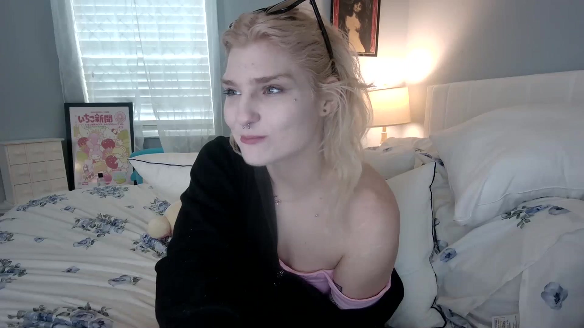 Gallery image thumbnail from DuckChan0's myfreecams stream on, 01/11/2024, 19:21 image 15 of 20