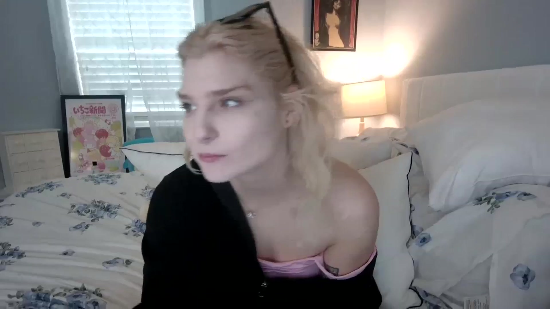 Gallery image thumbnail from DuckChan0's myfreecams stream on, 01/11/2024, 19:21 image 12 of 20