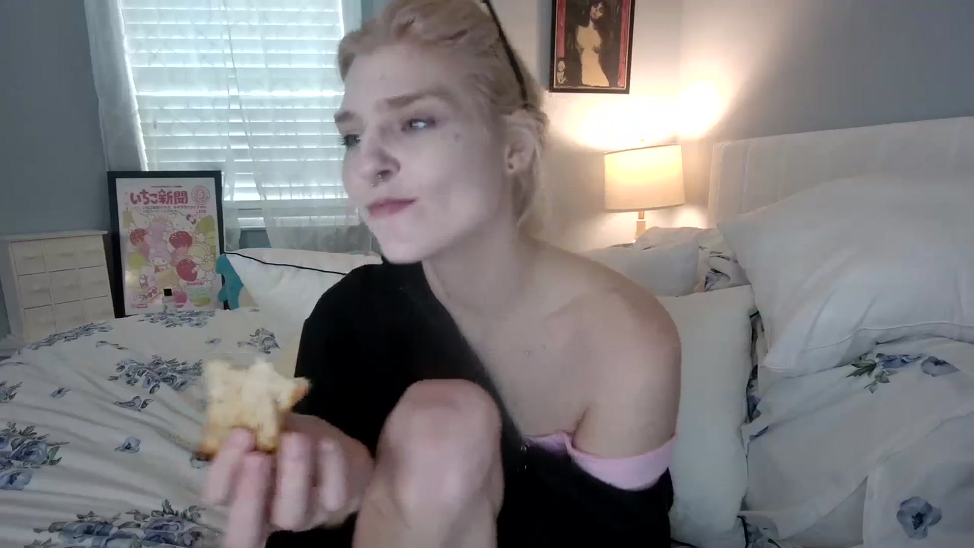 Gallery image thumbnail from DuckChan0's myfreecams stream on, 01/11/2024, 19:21 image 5 of 20