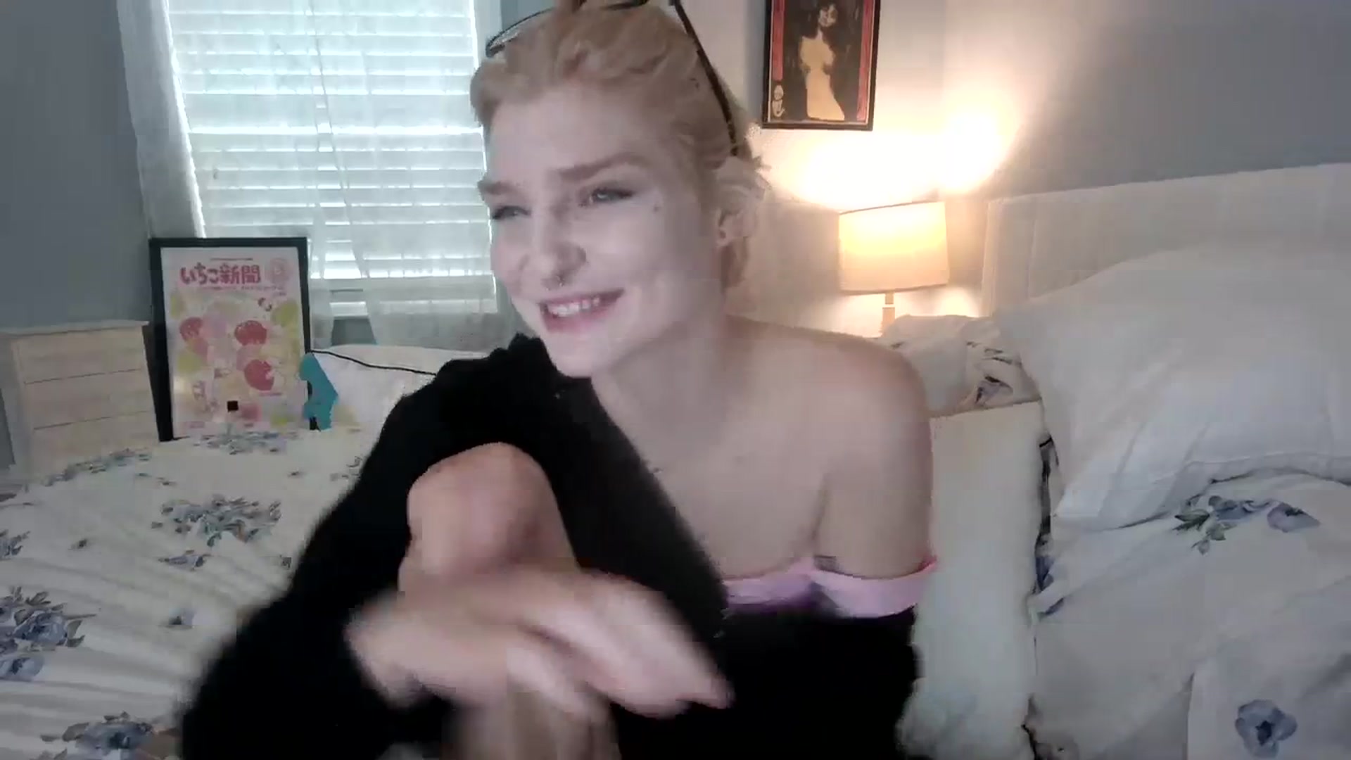 Gallery image thumbnail from DuckChan0's myfreecams stream on, 01/11/2024, 19:21 image 3 of 20