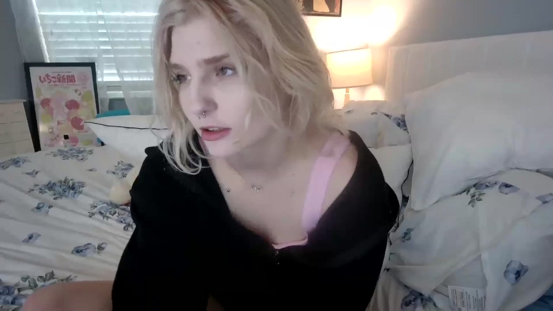 Gallery image thumbnail from DuckChan0's myfreecams stream on, 01/11/2024, 20:36 image 4 of 20