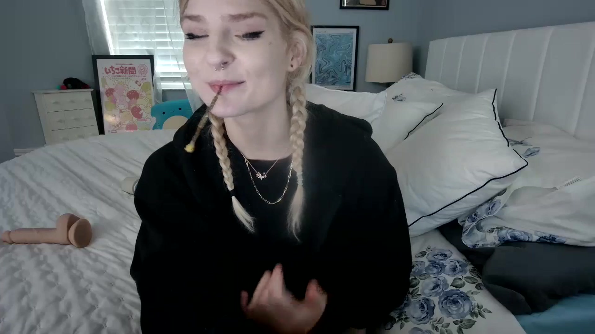 Gallery image thumbnail from DuckChan0's myfreecams stream on, 01/18/2024, 16:20 image 17 of 20