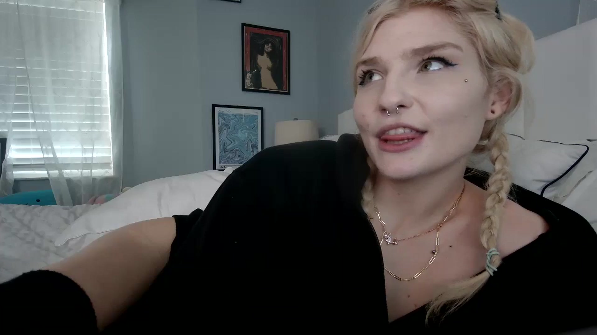 Gallery image thumbnail from DuckChan0's myfreecams stream on, 01/18/2024, 19:26 image 17 of 20