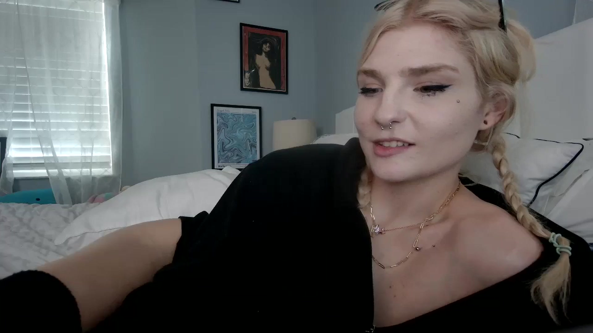 Gallery image thumbnail from DuckChan0's myfreecams stream on, 01/18/2024, 19:26 image 18 of 20