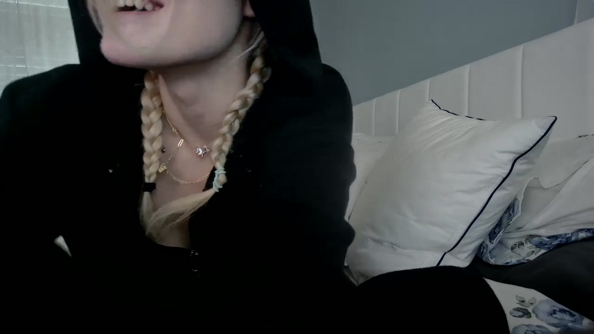 Gallery image thumbnail from DuckChan0's myfreecams stream on, 01/18/2024, 19:26 image 15 of 20