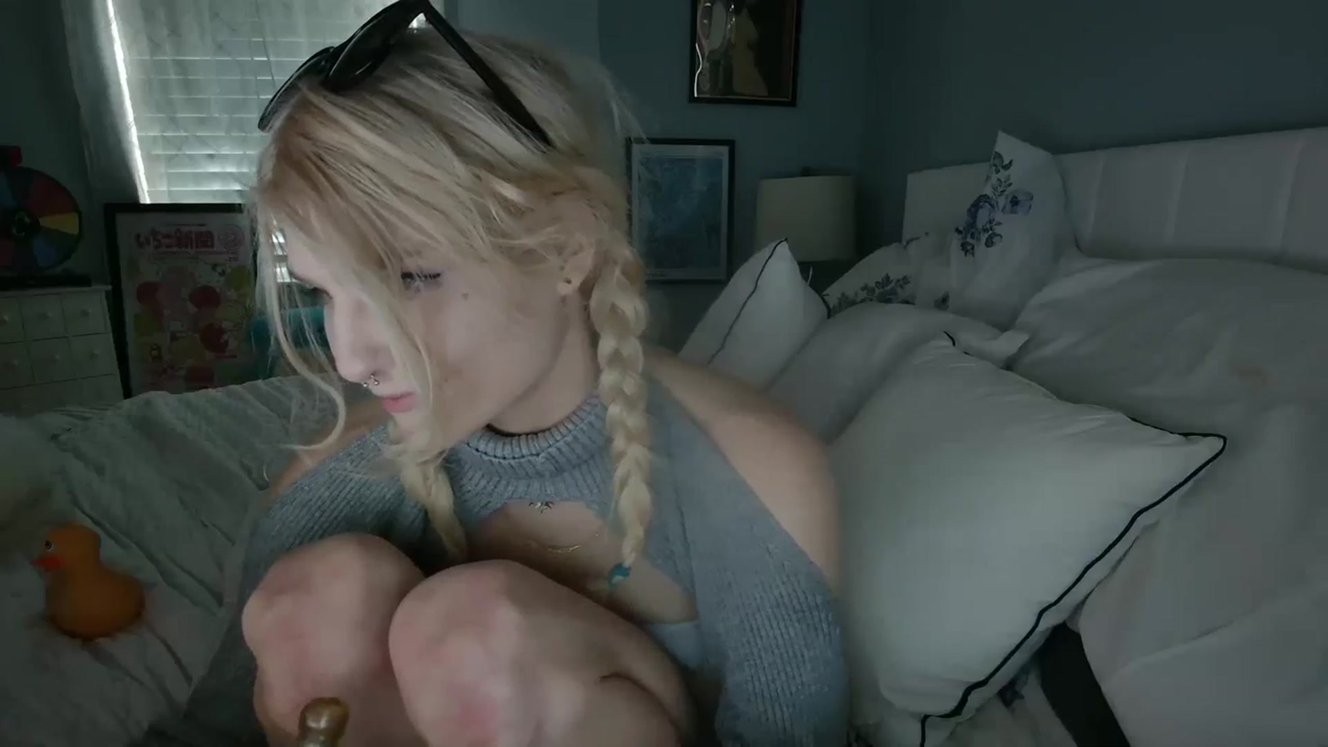 Gallery image thumbnail from DuckChan0's myfreecams stream on, 01/19/2024, 18:23 image 17 of 20