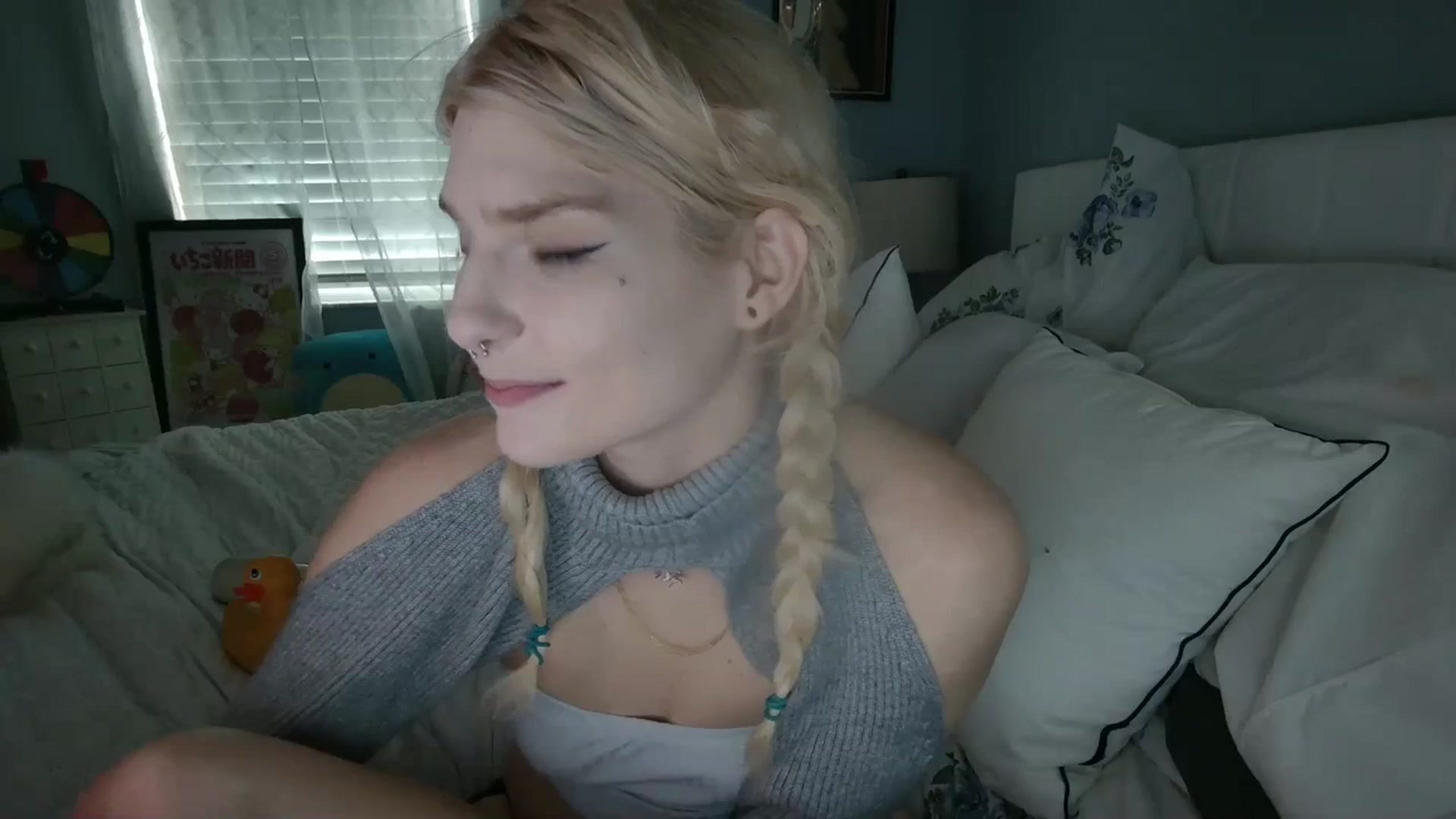 Gallery image thumbnail from DuckChan0's myfreecams stream on, 01/19/2024, 18:23 image 4 of 20