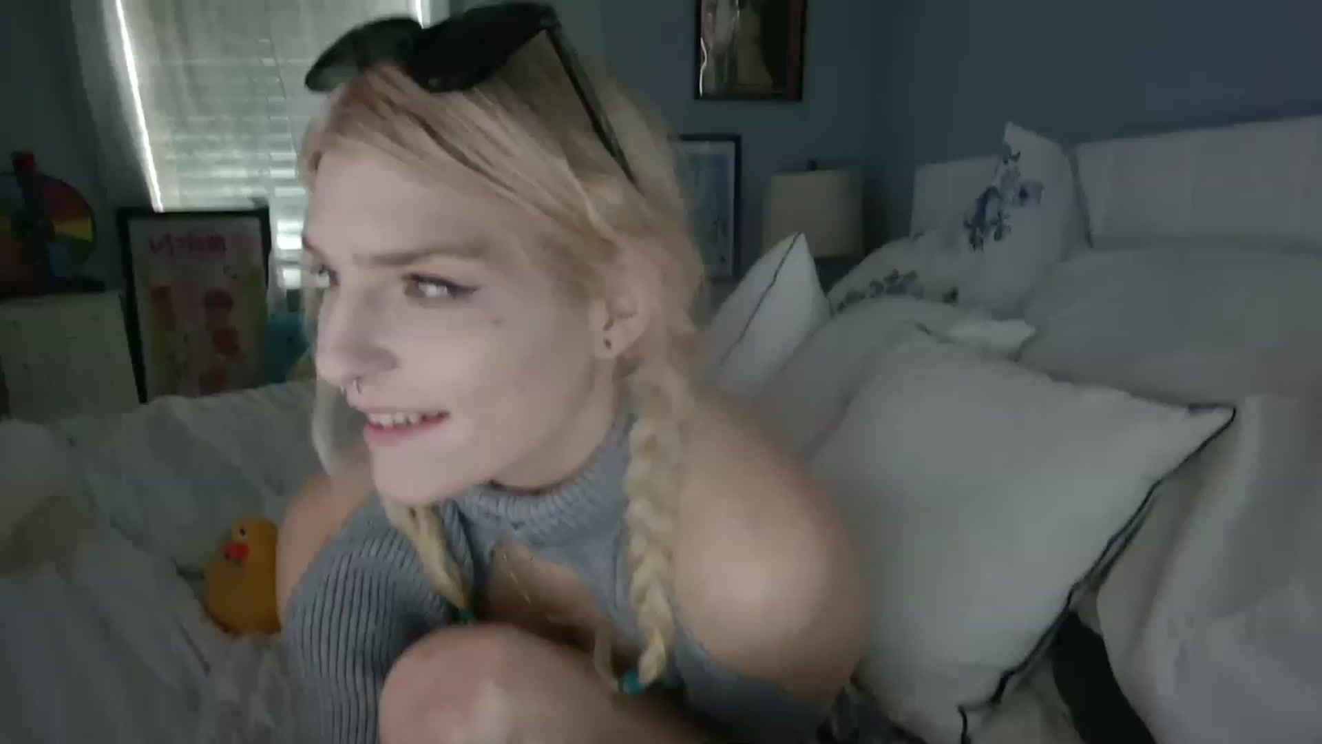 Gallery image thumbnail from DuckChan0's myfreecams stream on, 01/19/2024, 18:23 image 8 of 20
