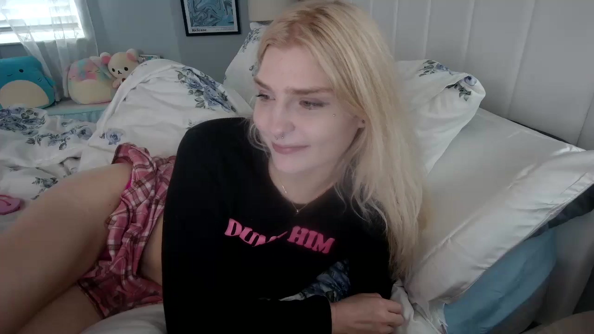 Gallery image thumbnail from DuckChan0's myfreecams stream on, 01/23/2024, 17:36 image 15 of 20