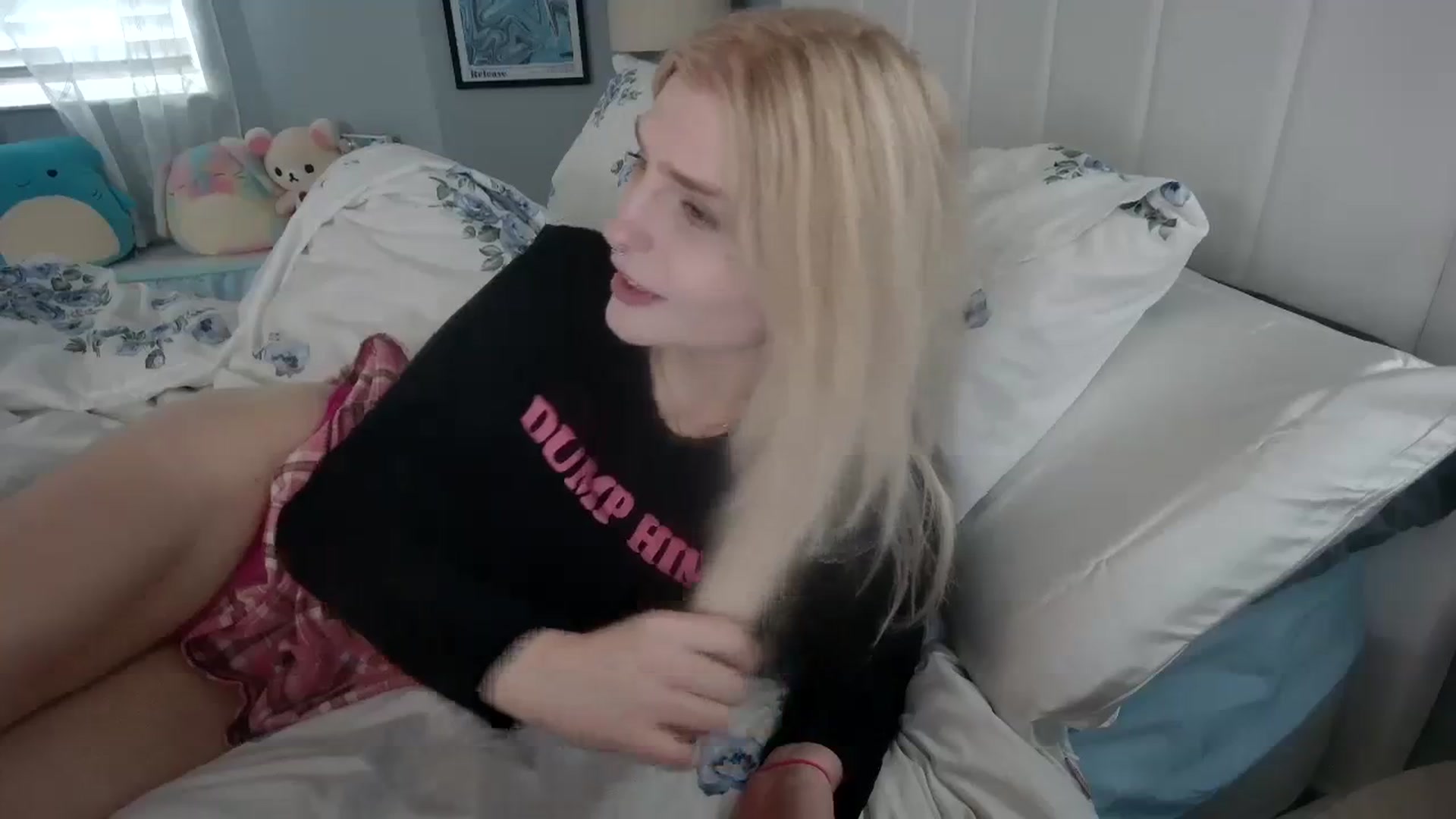 Gallery image thumbnail from DuckChan0's myfreecams stream on, 01/23/2024, 17:36 image 16 of 20