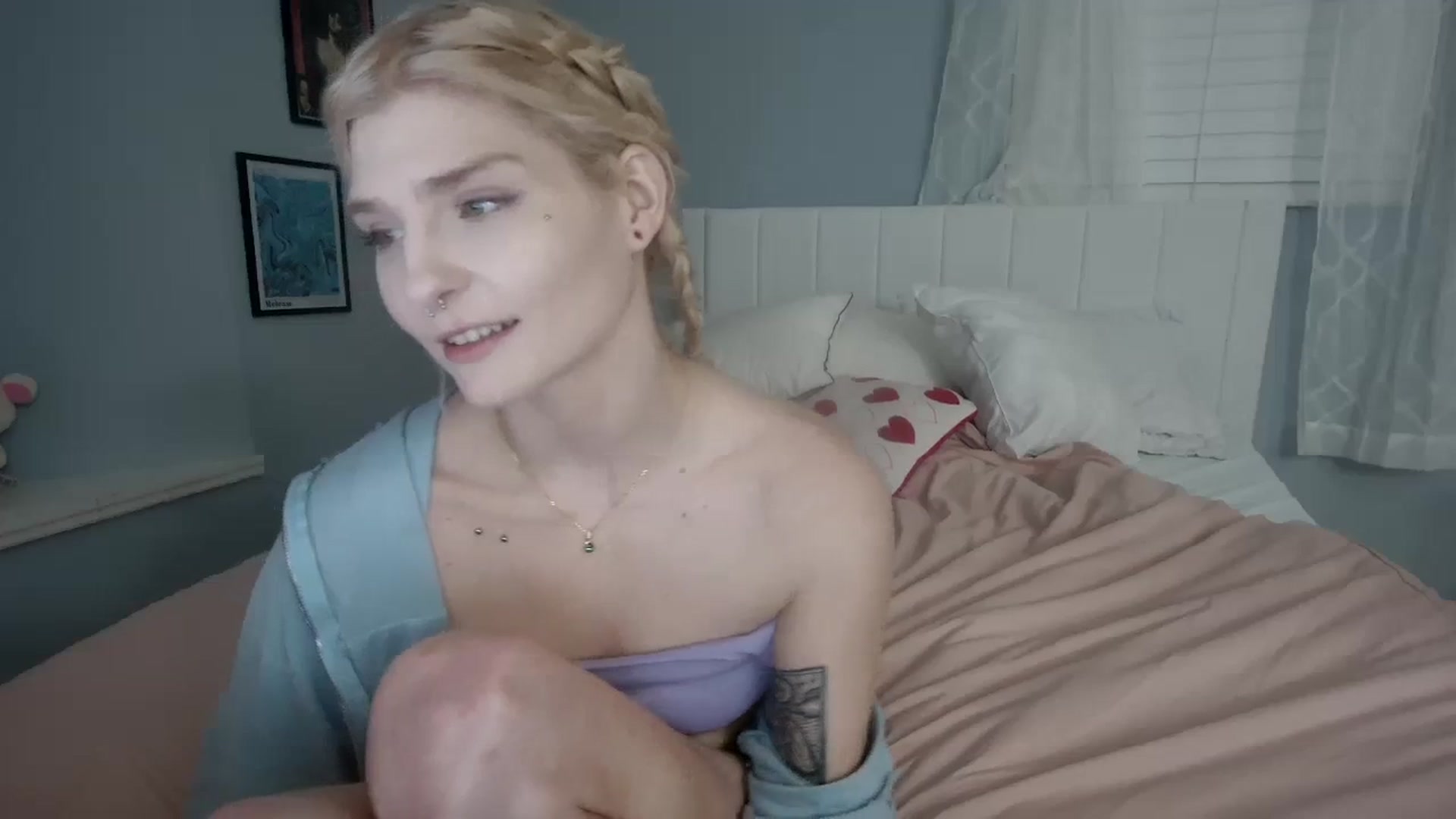 Gallery image thumbnail from DuckChan0's myfreecams stream on, 01/27/2024, 23:59 image 4 of 20