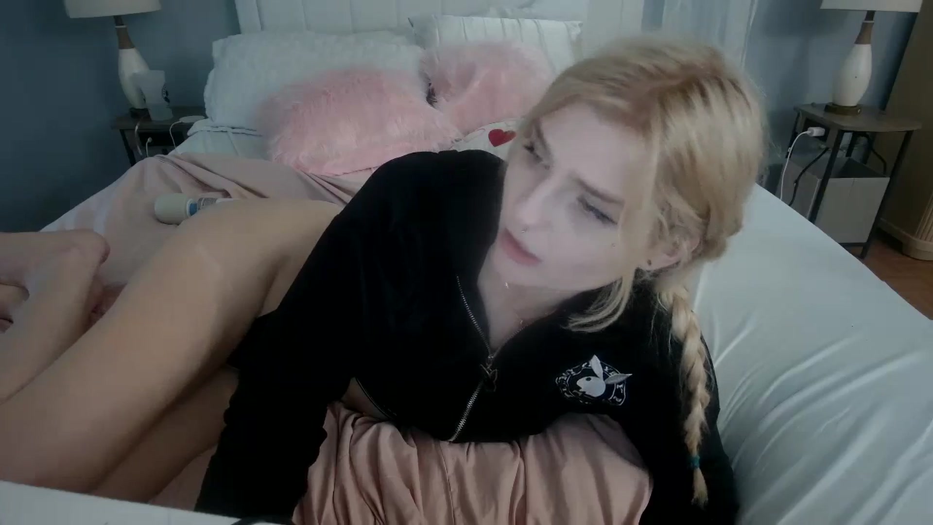 Gallery image thumbnail from DuckChan0's myfreecams stream on, 01/30/2024, 18:43 image 14 of 20