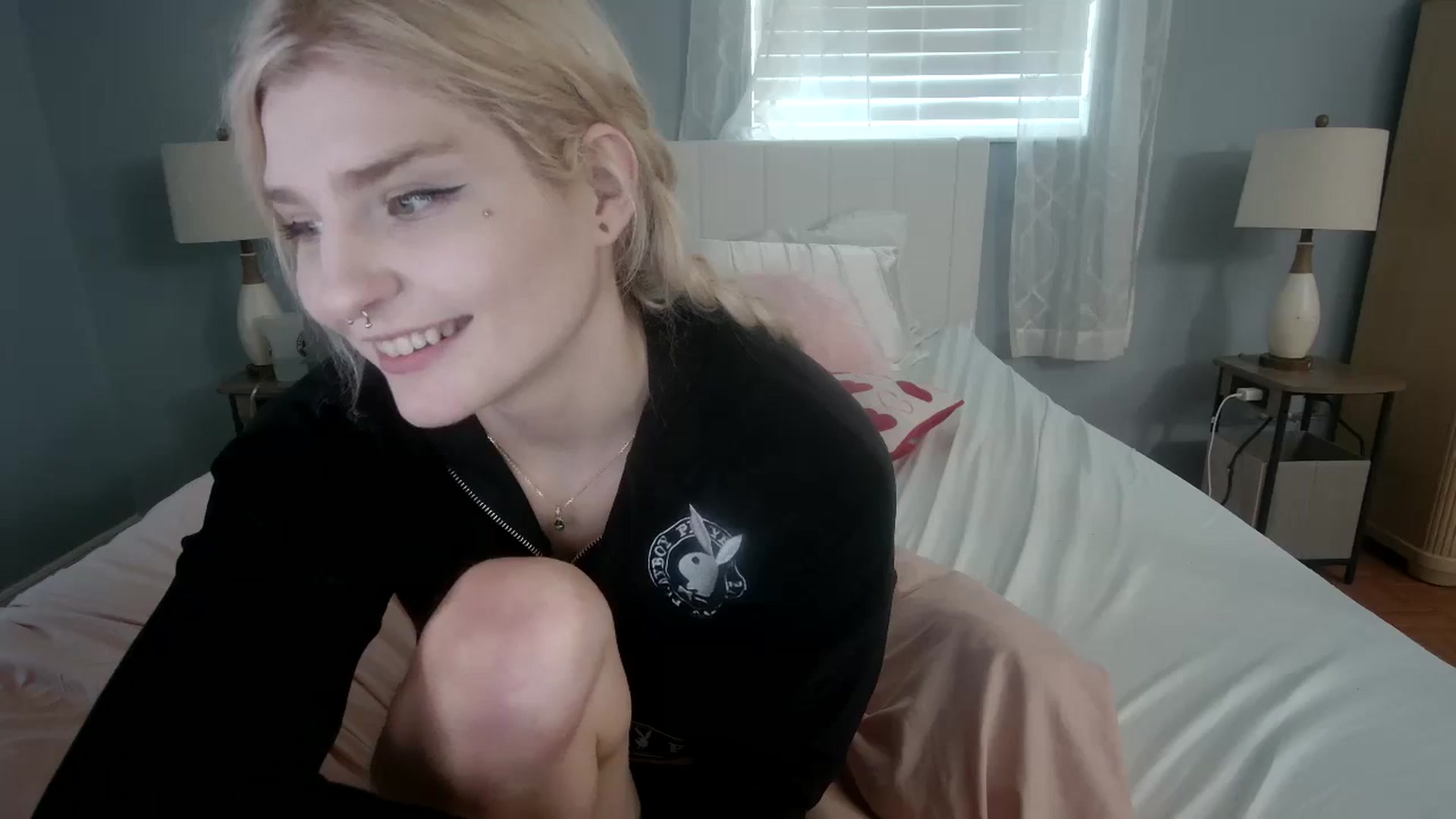 Gallery image thumbnail from DuckChan0's myfreecams stream on, 01/30/2024, 18:43 image 18 of 20