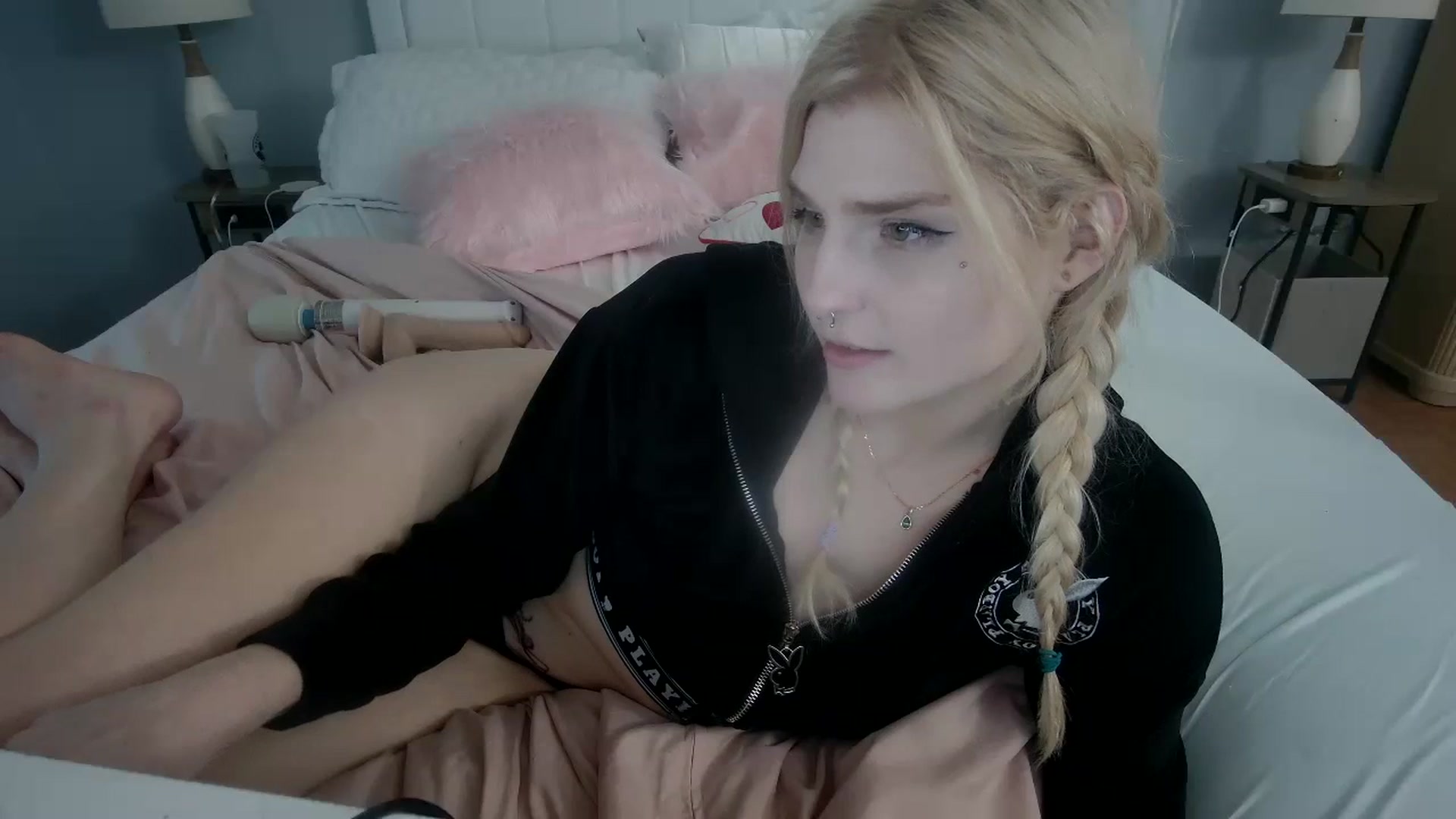 Gallery image thumbnail from DuckChan0's myfreecams stream on, 01/30/2024, 18:43 image 3 of 20