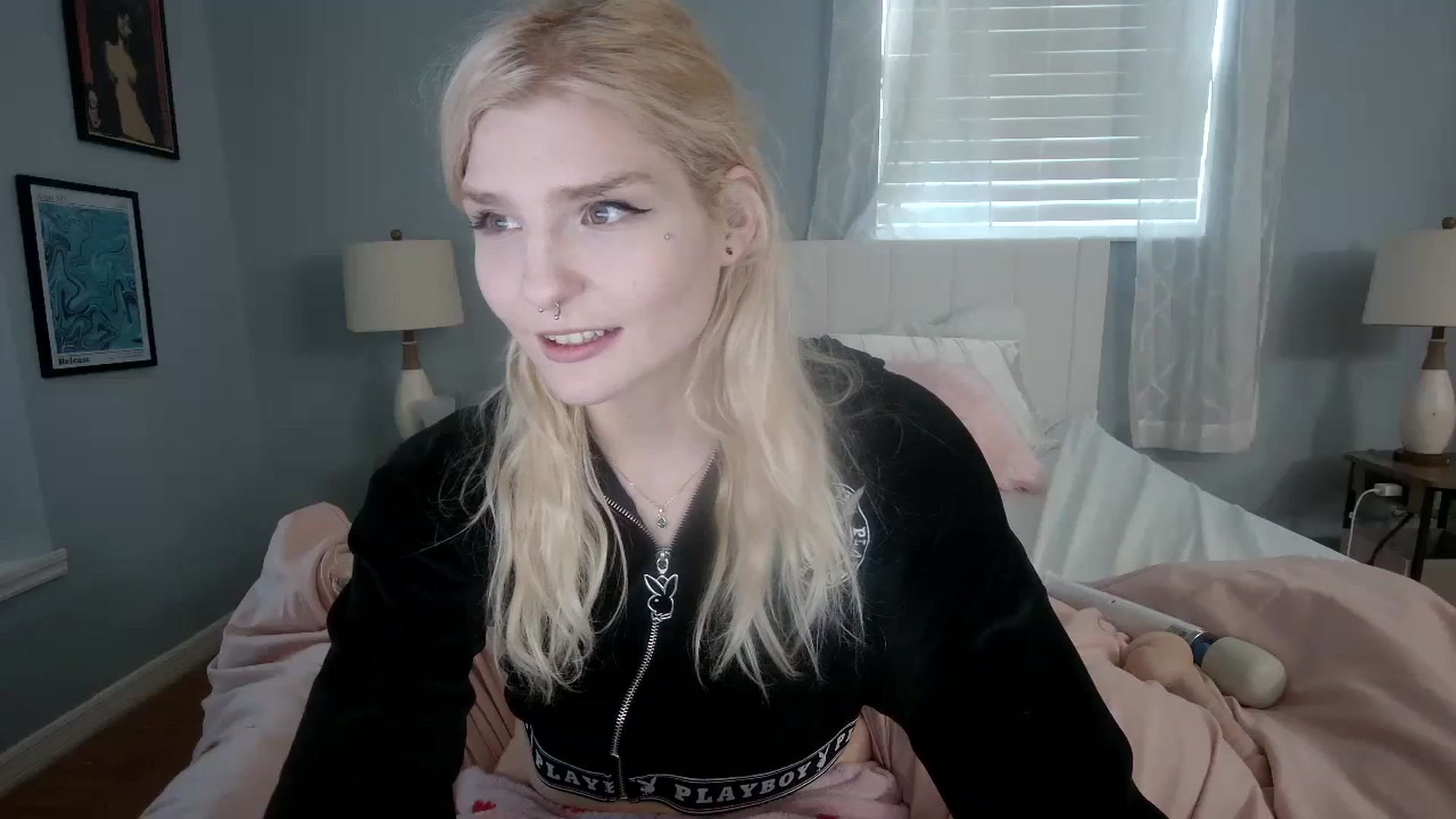 Gallery image thumbnail from DuckChan0's myfreecams stream on, 01/30/2024, 20:54 image 13 of 20