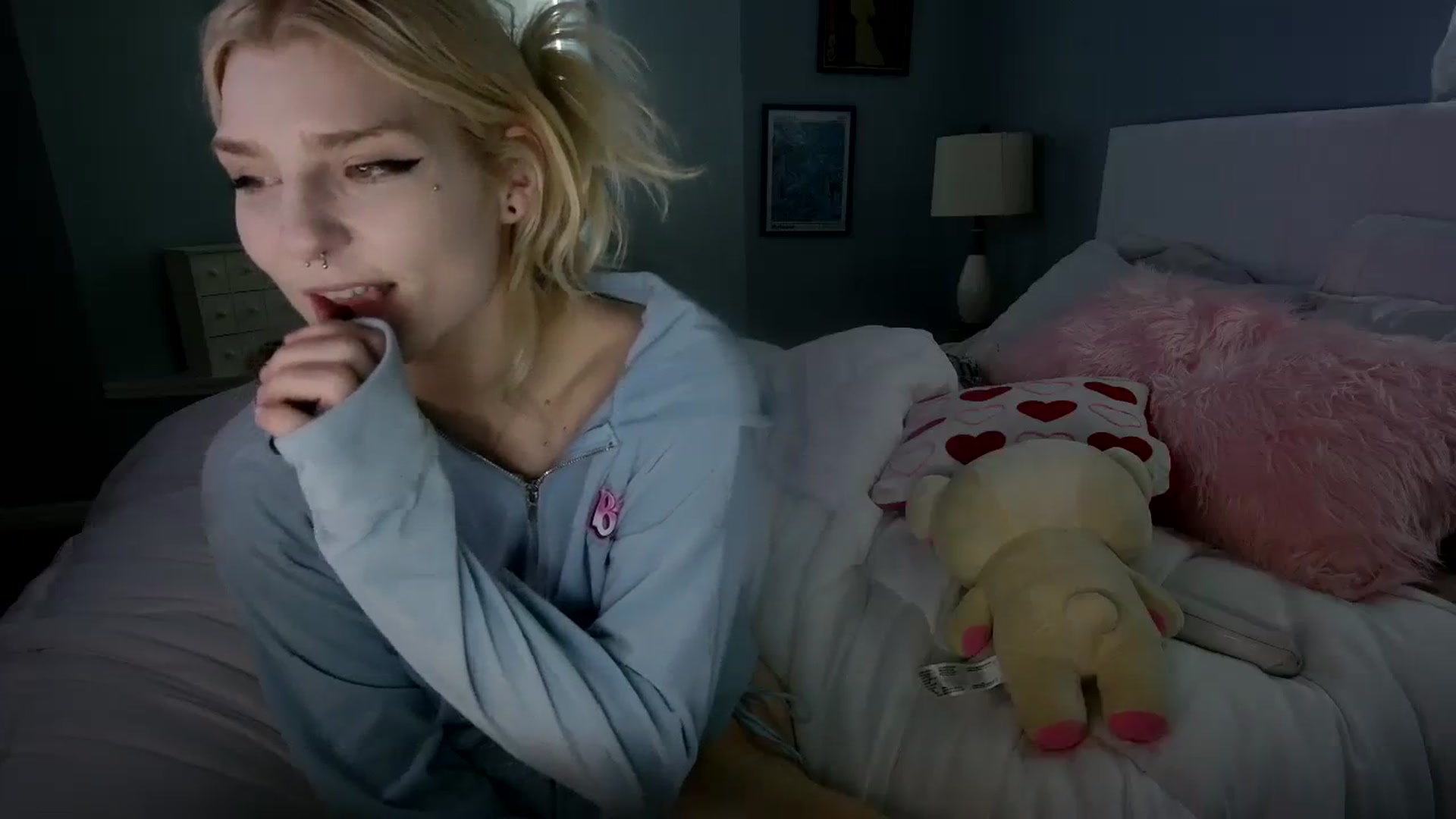 Gallery image thumbnail from DuckChan0's myfreecams stream on, 02/07/2024, 20:39 image 14 of 20