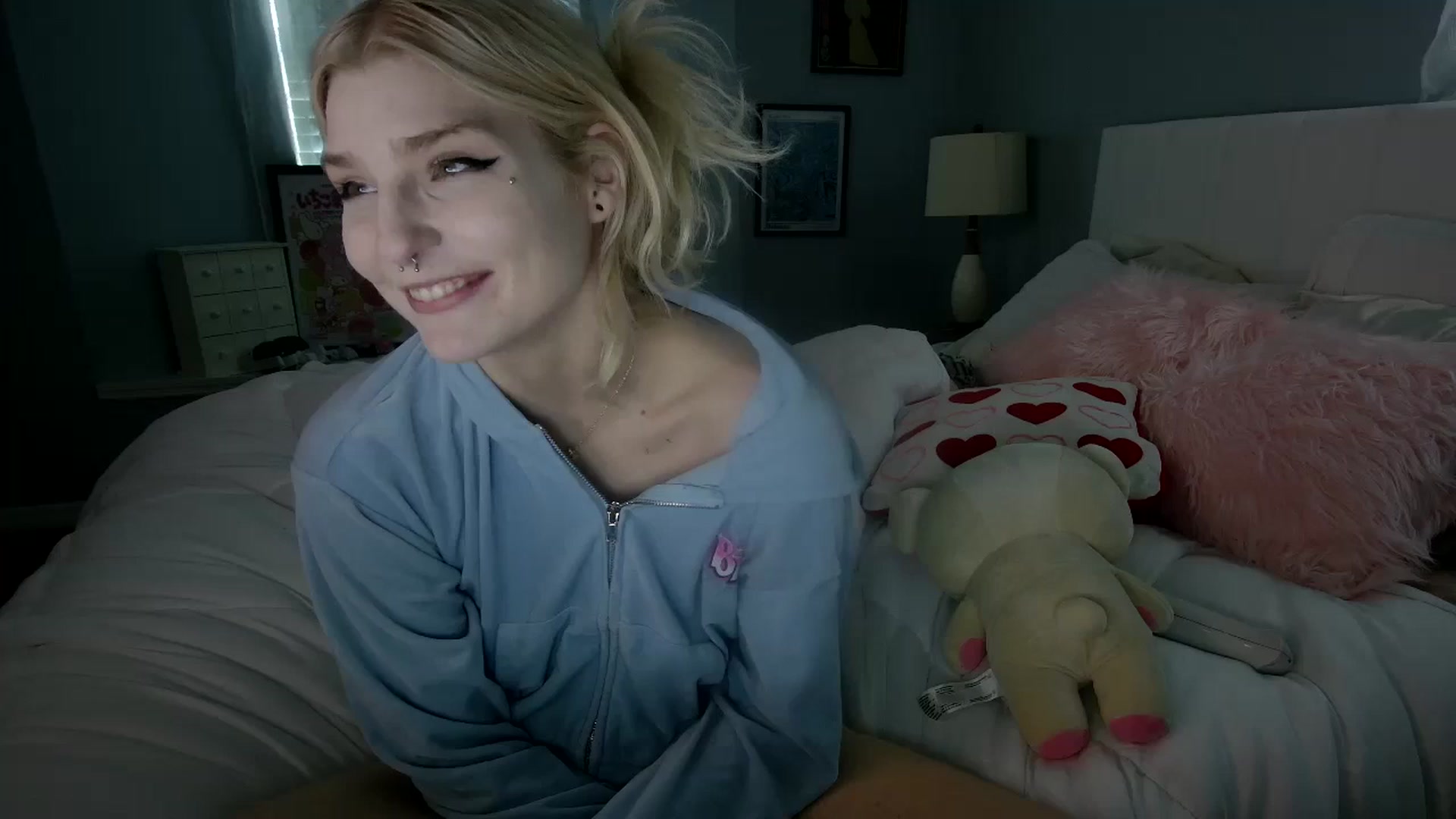 Gallery image thumbnail from DuckChan0's myfreecams stream on, 02/07/2024, 20:39 image 15 of 20