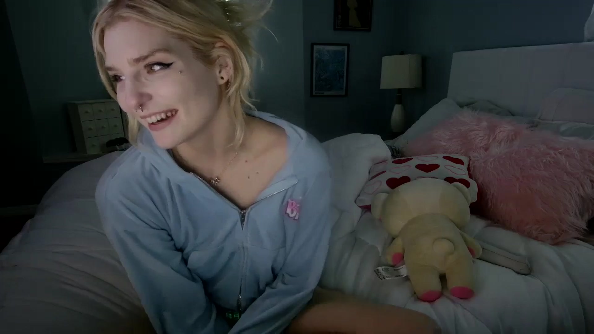Gallery image thumbnail from DuckChan0's myfreecams stream on, 02/07/2024, 20:39 image 13 of 20