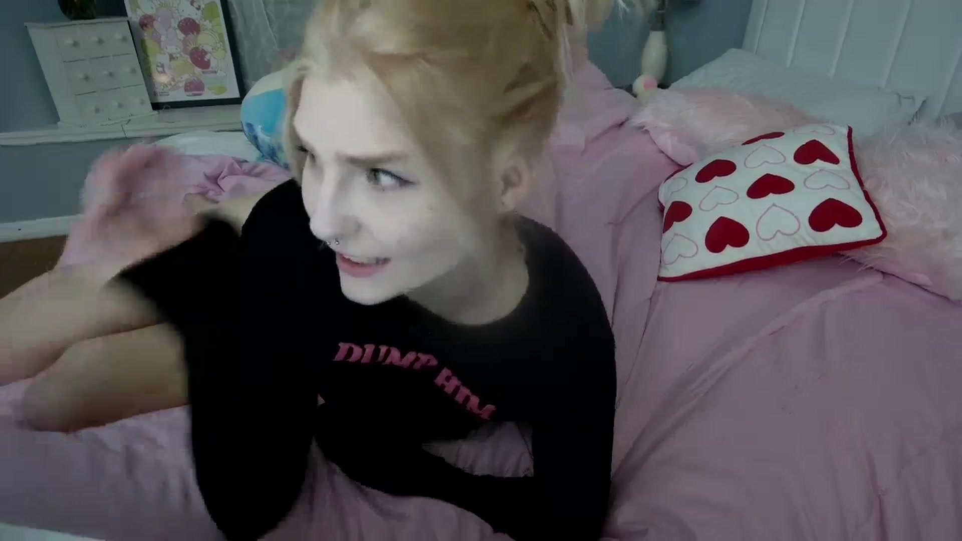 Gallery image thumbnail from DuckChan0's myfreecams stream on, 02/18/2024, 23:32 image 9 of 20