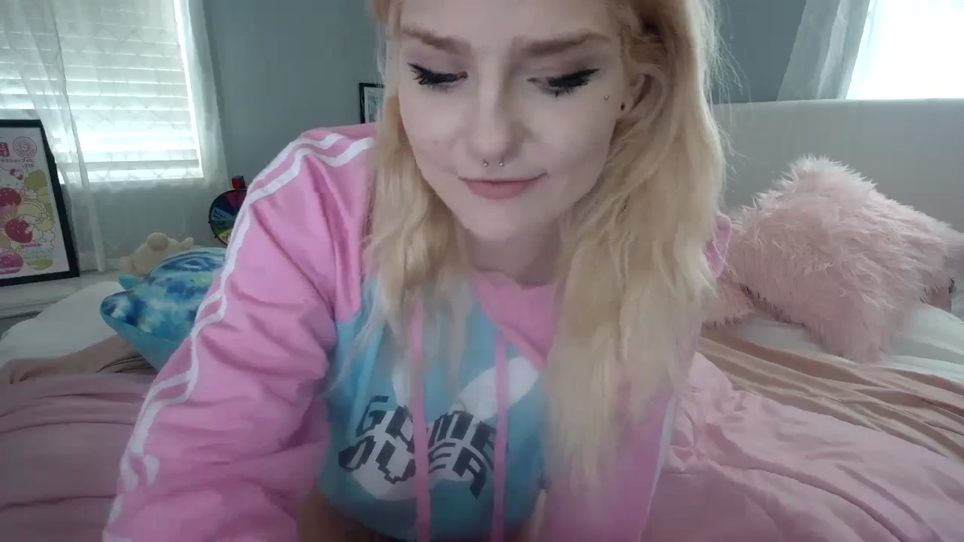 Gallery image thumbnail from DuckChan0's myfreecams stream on, 02/19/2024, 17:15 image 2 of 20