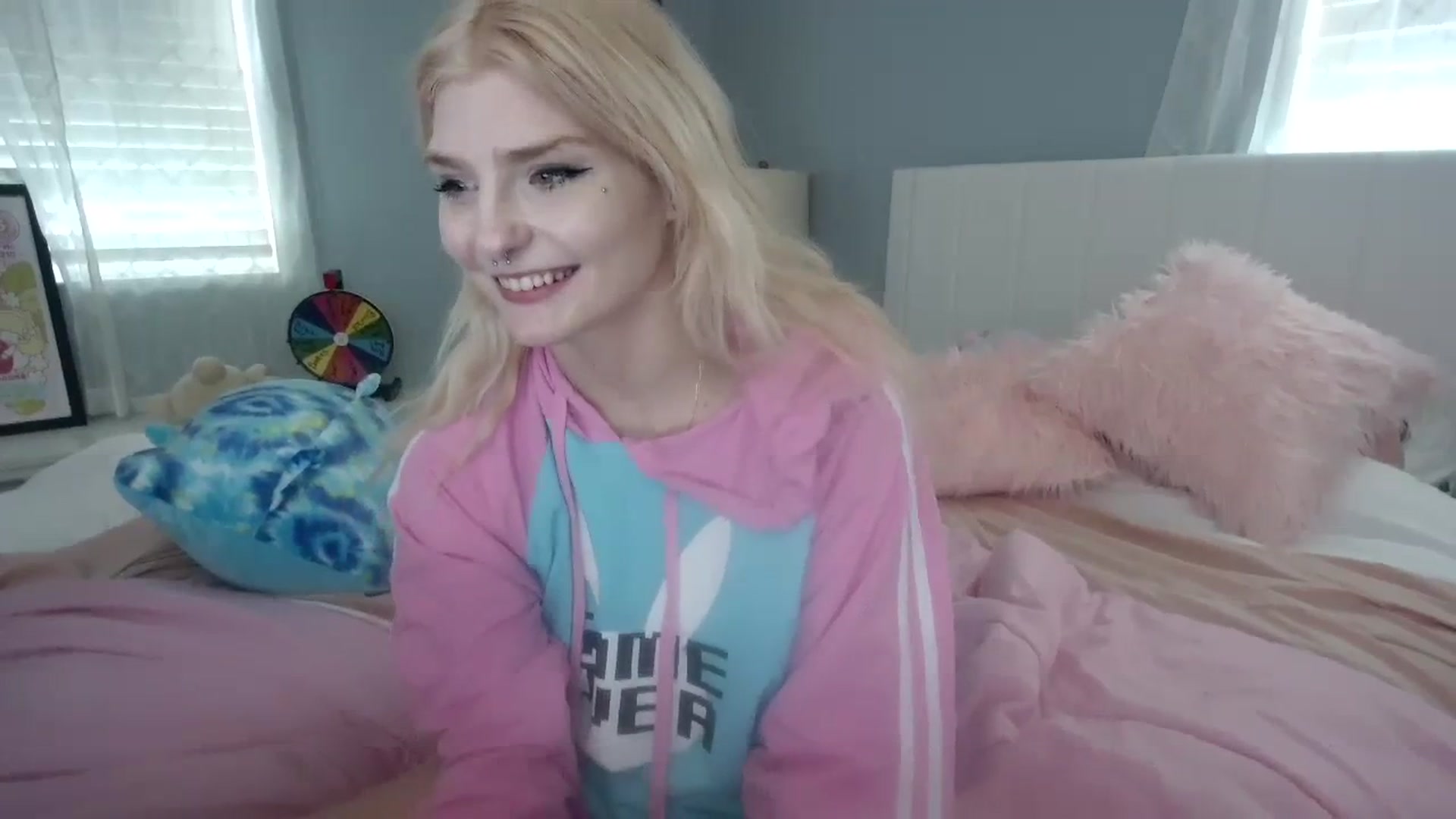 Gallery image thumbnail from DuckChan0's myfreecams stream on, 02/19/2024, 17:15 image 3 of 20
