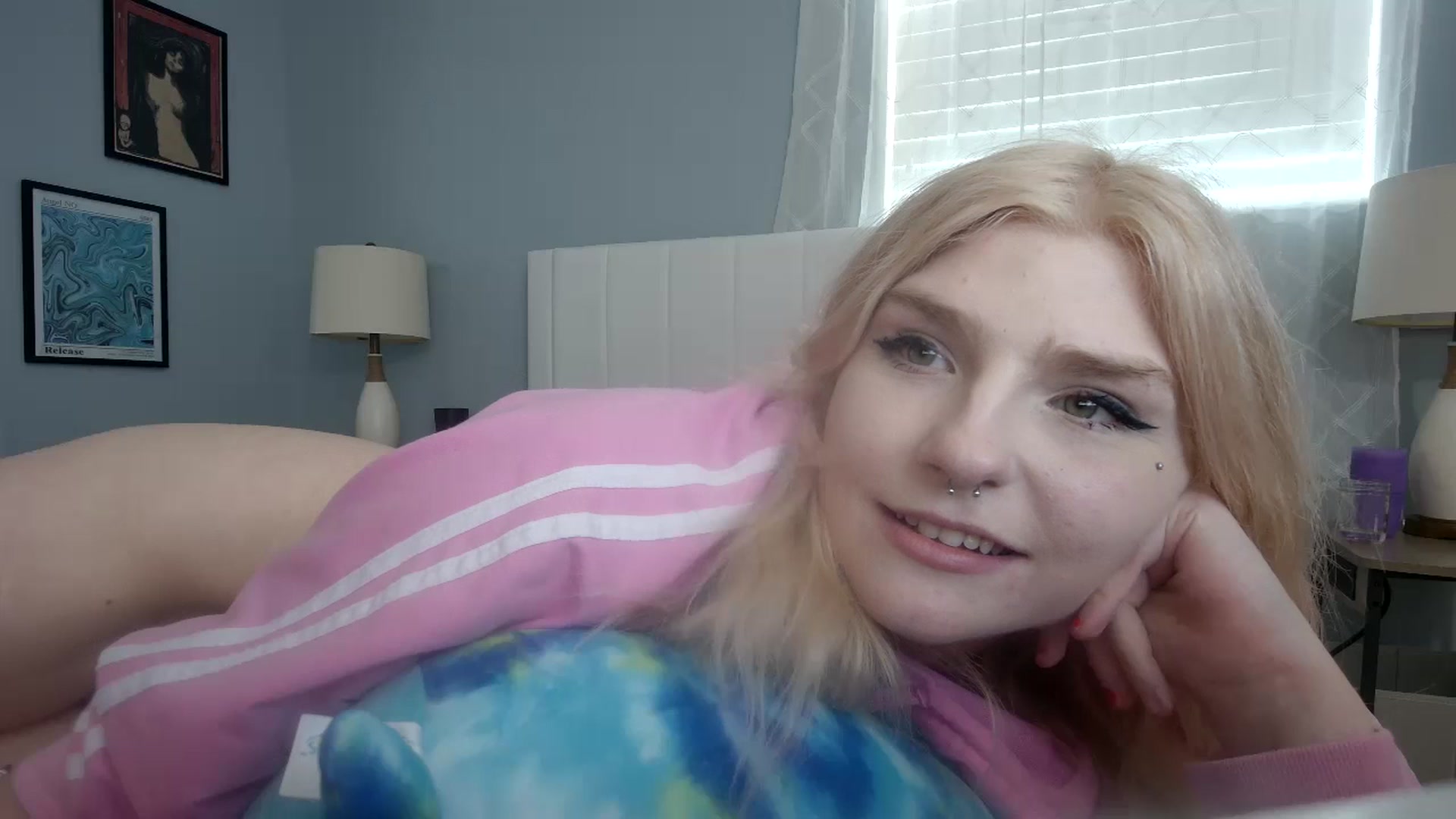 Gallery image thumbnail from DuckChan0's myfreecams stream on, 02/19/2024, 17:15 image 10 of 20