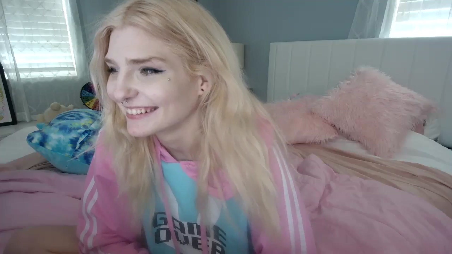 Gallery image thumbnail from DuckChan0's myfreecams stream on, 02/19/2024, 17:15 image 7 of 20