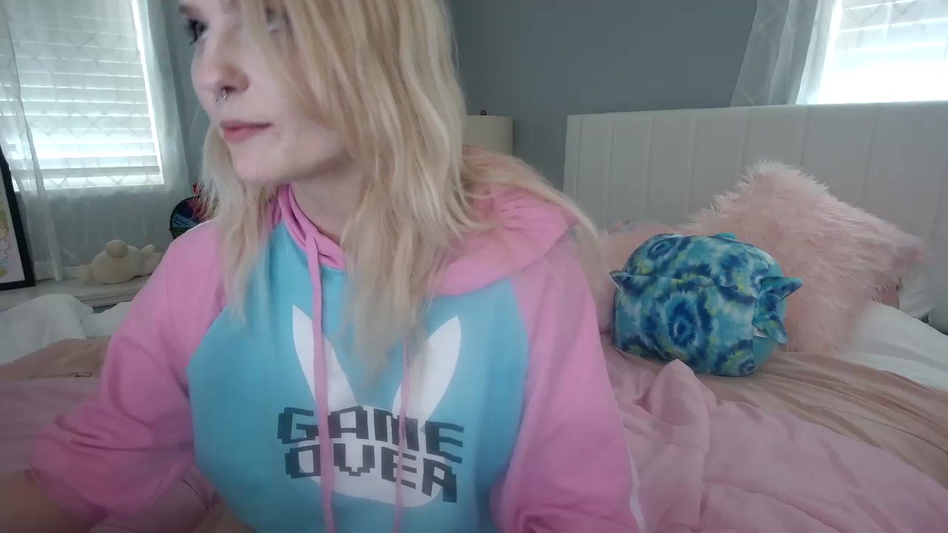 Gallery image thumbnail from DuckChan0's myfreecams stream on, 02/19/2024, 17:15 image 13 of 20