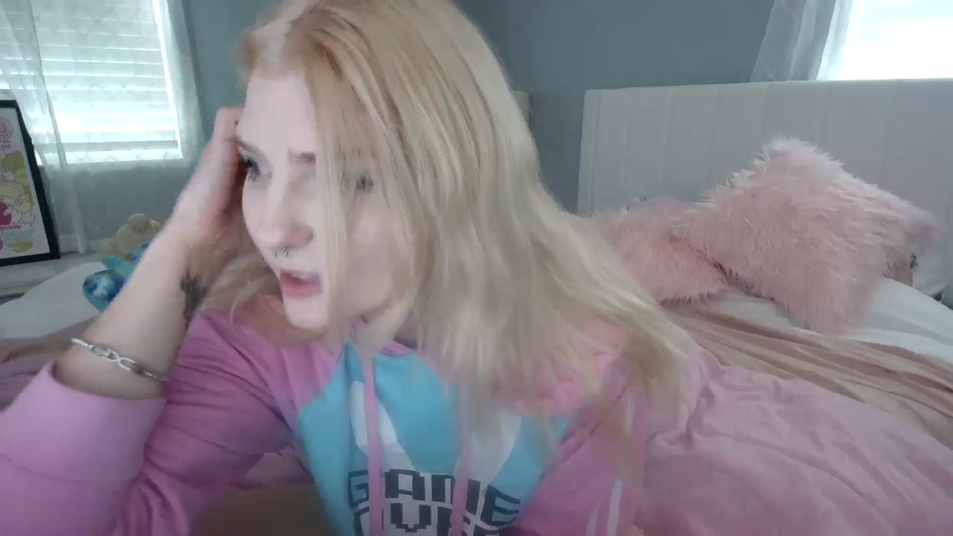 Gallery image thumbnail from DuckChan0's myfreecams stream on, 02/19/2024, 17:15 image 6 of 20