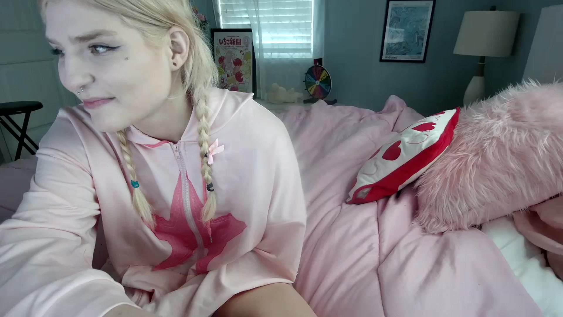 Gallery image thumbnail from DuckChan0's myfreecams stream on, 02/20/2024, 16:56 image 12 of 20