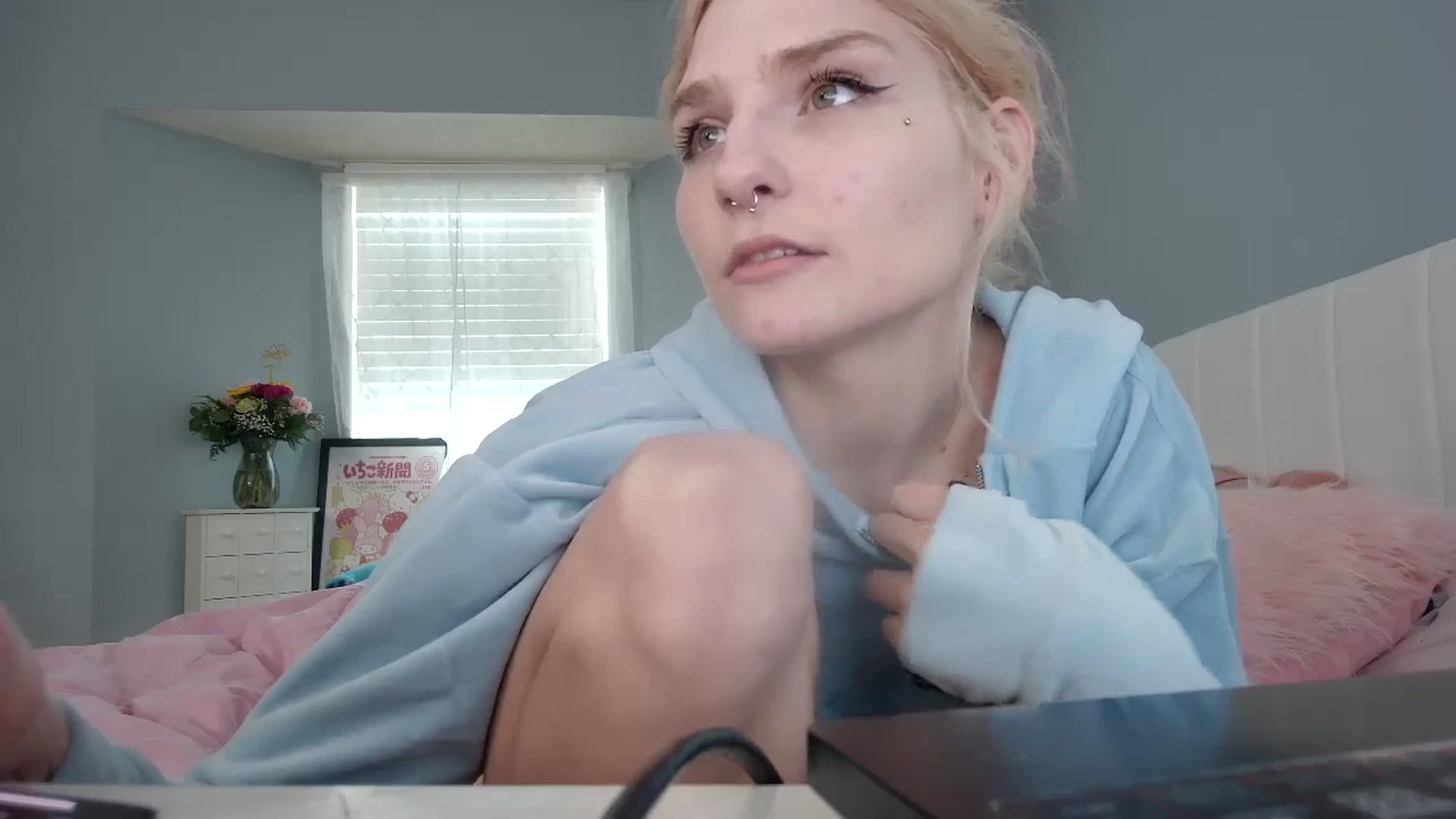 Gallery image thumbnail from DuckChan0's myfreecams stream on, 02/22/2024, 18:41 image 14 of 20