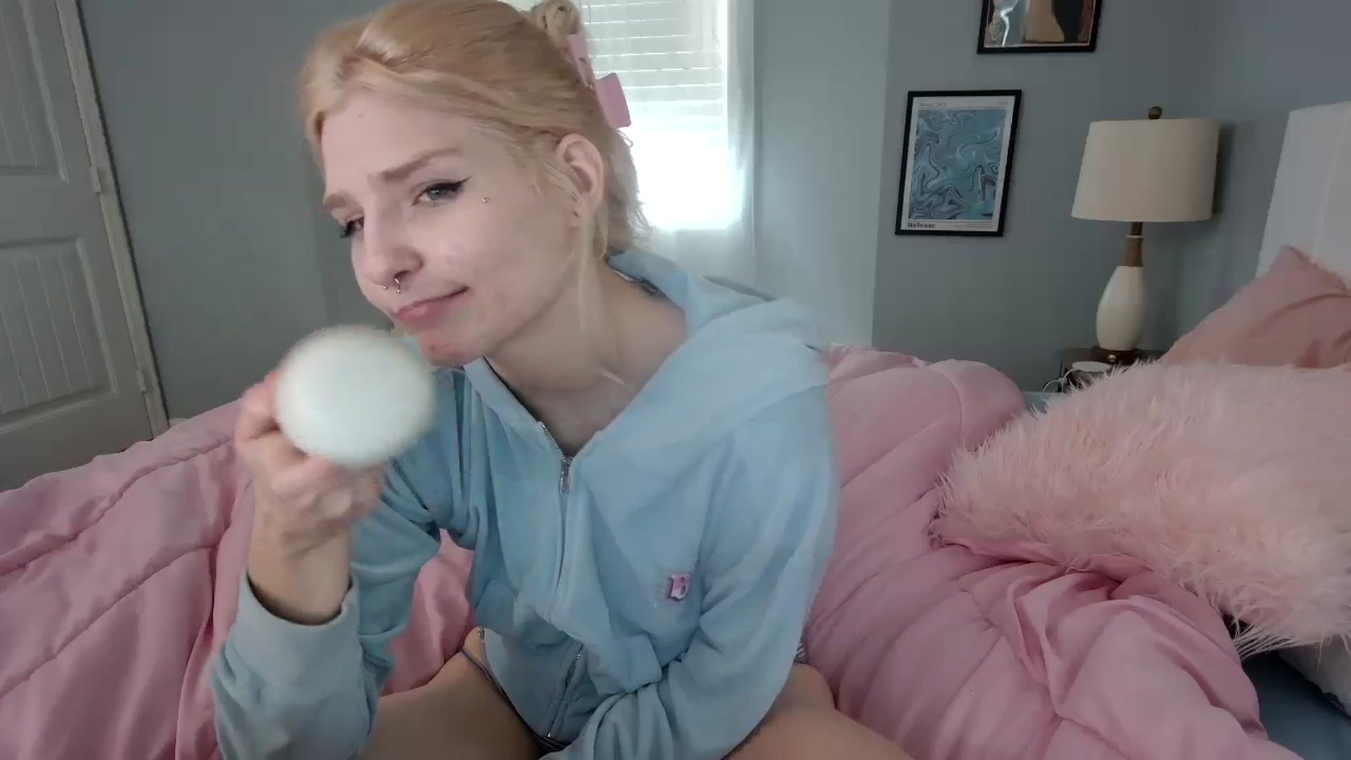 Gallery image thumbnail from DuckChan0's myfreecams stream on, 02/22/2024, 18:41 image 16 of 20
