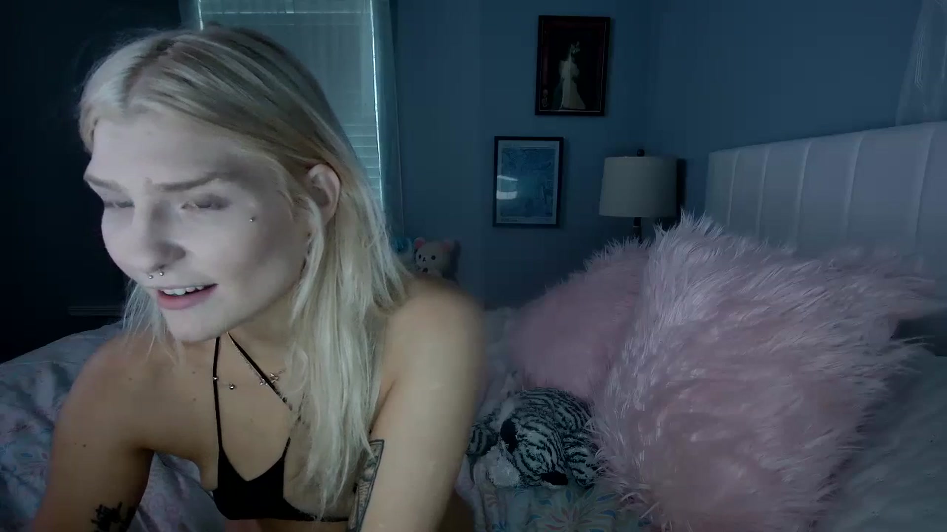 Gallery image thumbnail from DuckChan0's myfreecams stream on, 02/24/2024, 23:06 image 16 of 20
