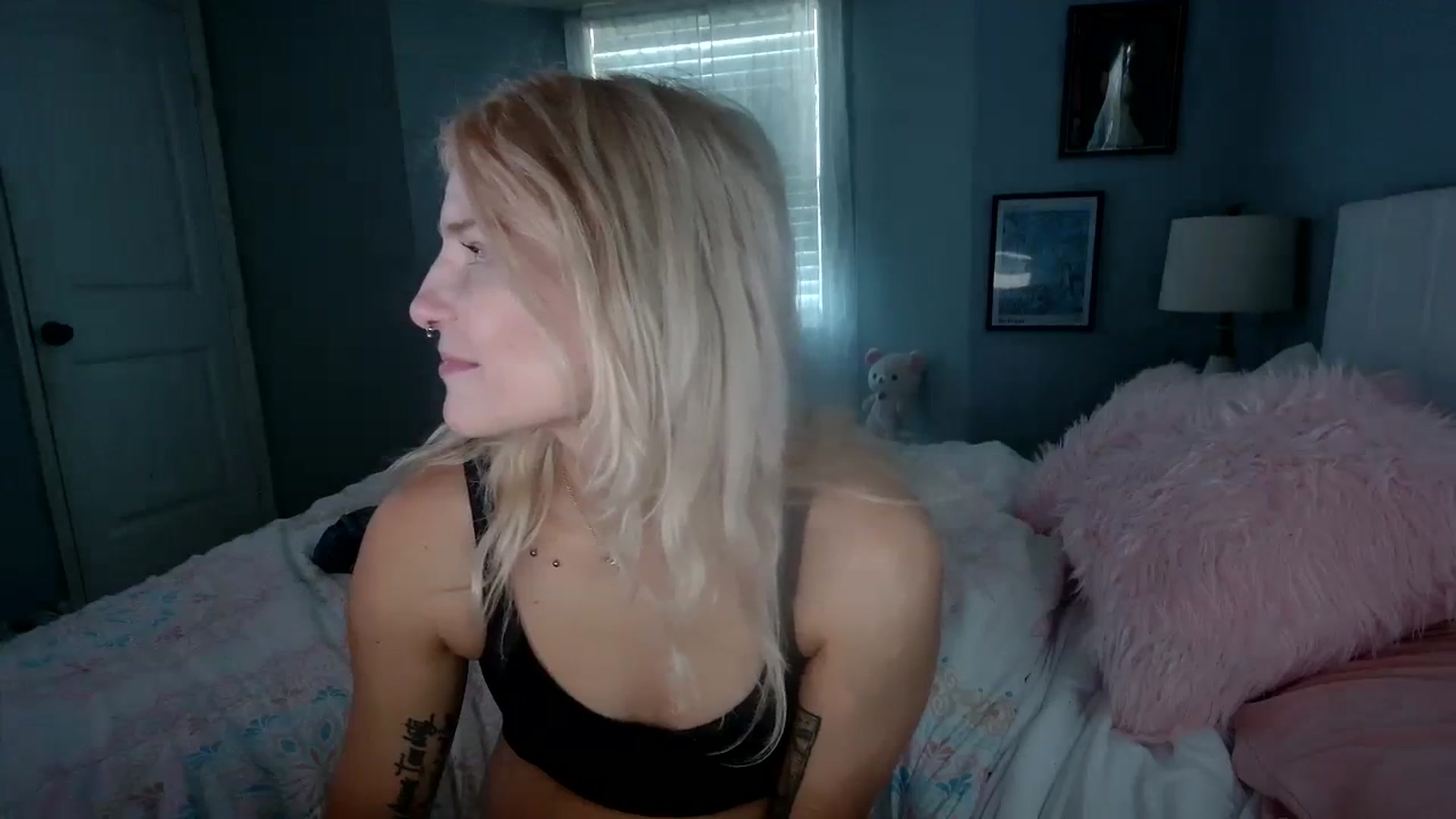 Gallery image thumbnail from DuckChan0's myfreecams stream on, 02/25/2024, 19:48 image 12 of 20