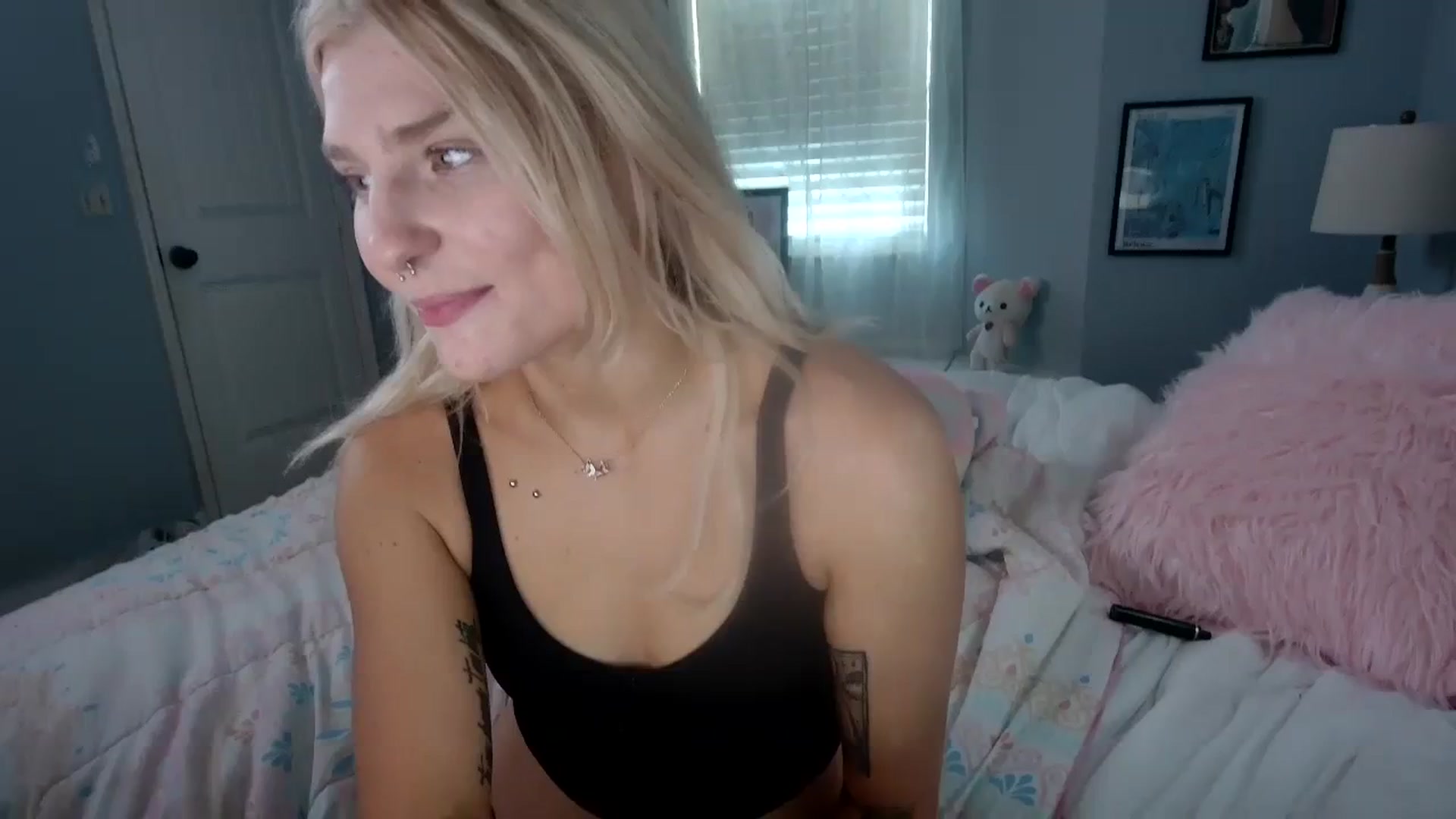 Gallery image thumbnail from DuckChan0's myfreecams stream on, 02/25/2024, 19:48 image 17 of 20