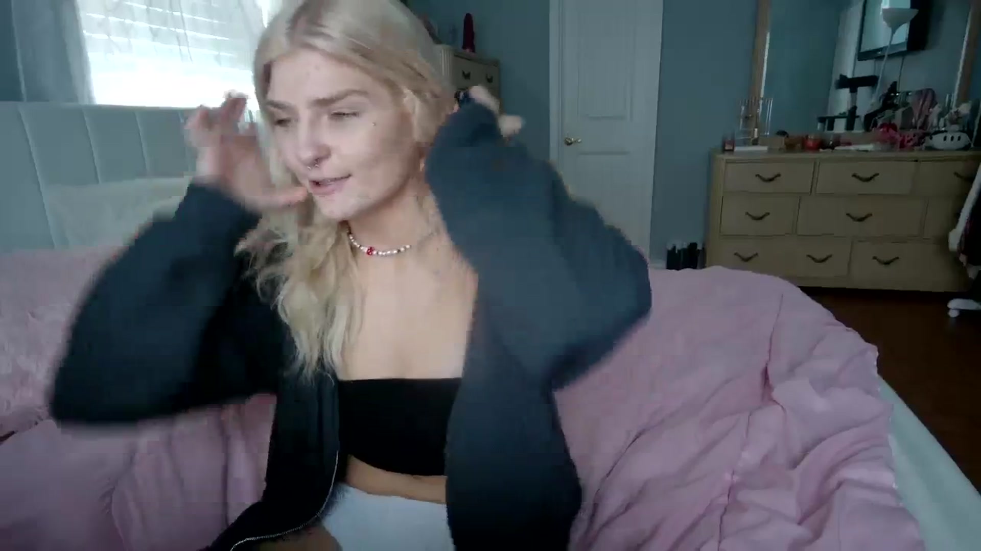 Gallery image thumbnail from DuckChan0's myfreecams stream on, 03/01/2024, 15:54 image 15 of 20