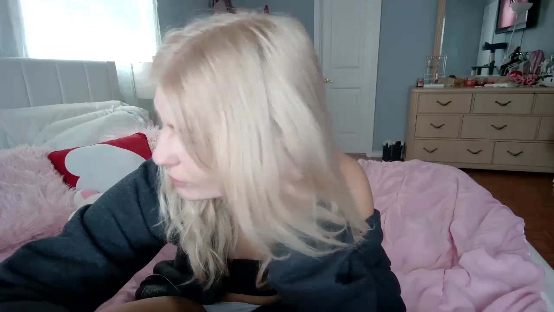 Gallery image thumbnail from DuckChan0's myfreecams stream on, 03/01/2024, 15:54 image 7 of 20