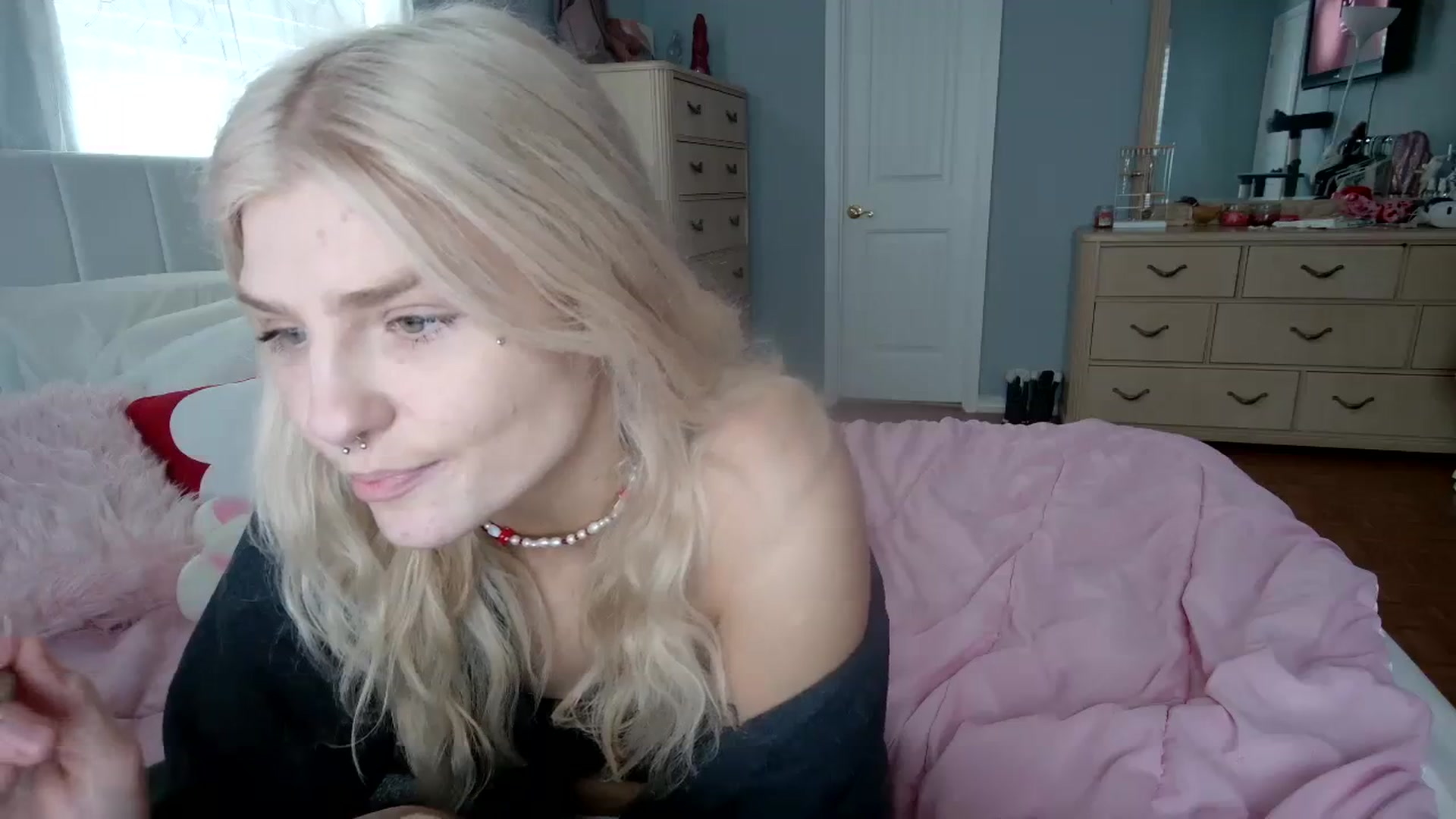 Gallery image thumbnail from DuckChan0's myfreecams stream on, 03/01/2024, 15:54 image 9 of 20
