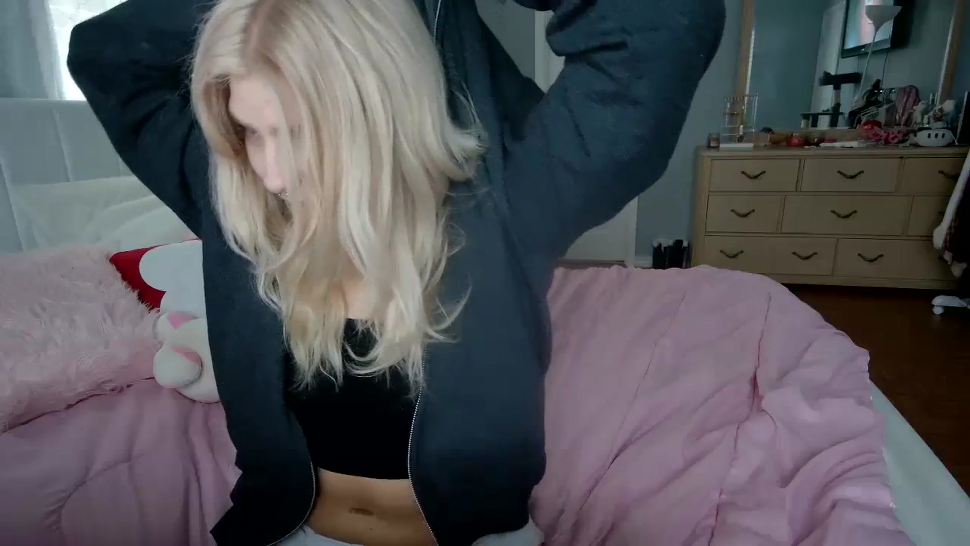 Gallery image thumbnail from DuckChan0's myfreecams stream on, 03/01/2024, 15:54 image 17 of 20