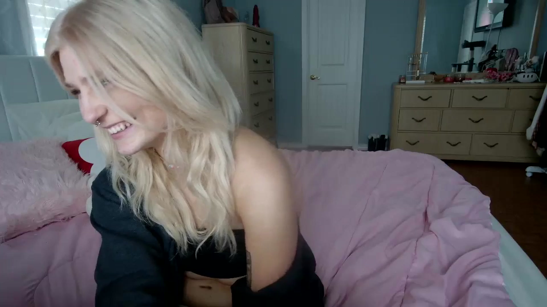 Gallery image thumbnail from DuckChan0's myfreecams stream on, 03/01/2024, 15:54 image 16 of 20