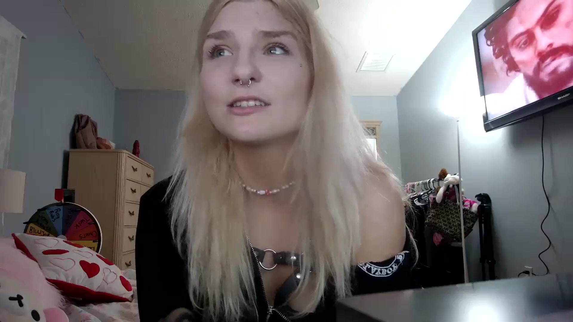 Gallery image thumbnail from DuckChan0's myfreecams stream on, 03/03/2024, 24:22 image 8 of 20