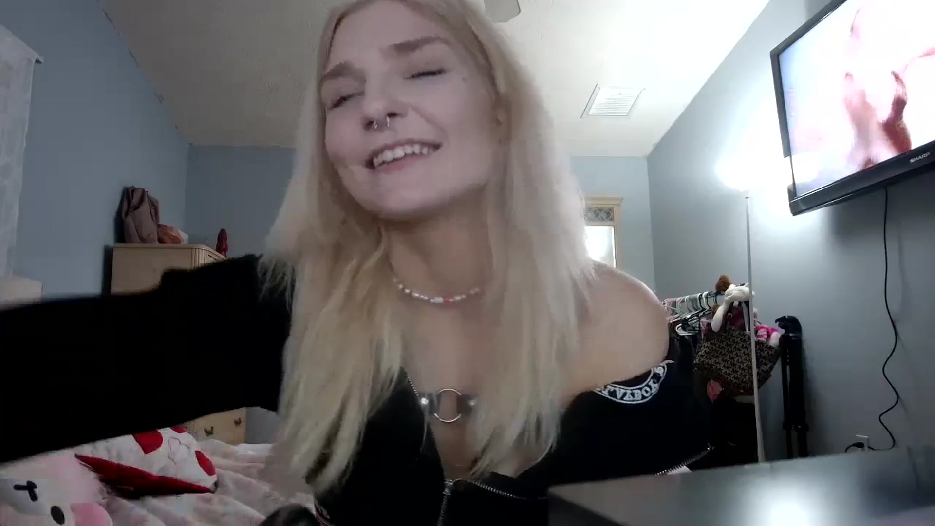 Gallery image thumbnail from DuckChan0's myfreecams stream on, 03/03/2024, 24:22 image 9 of 20