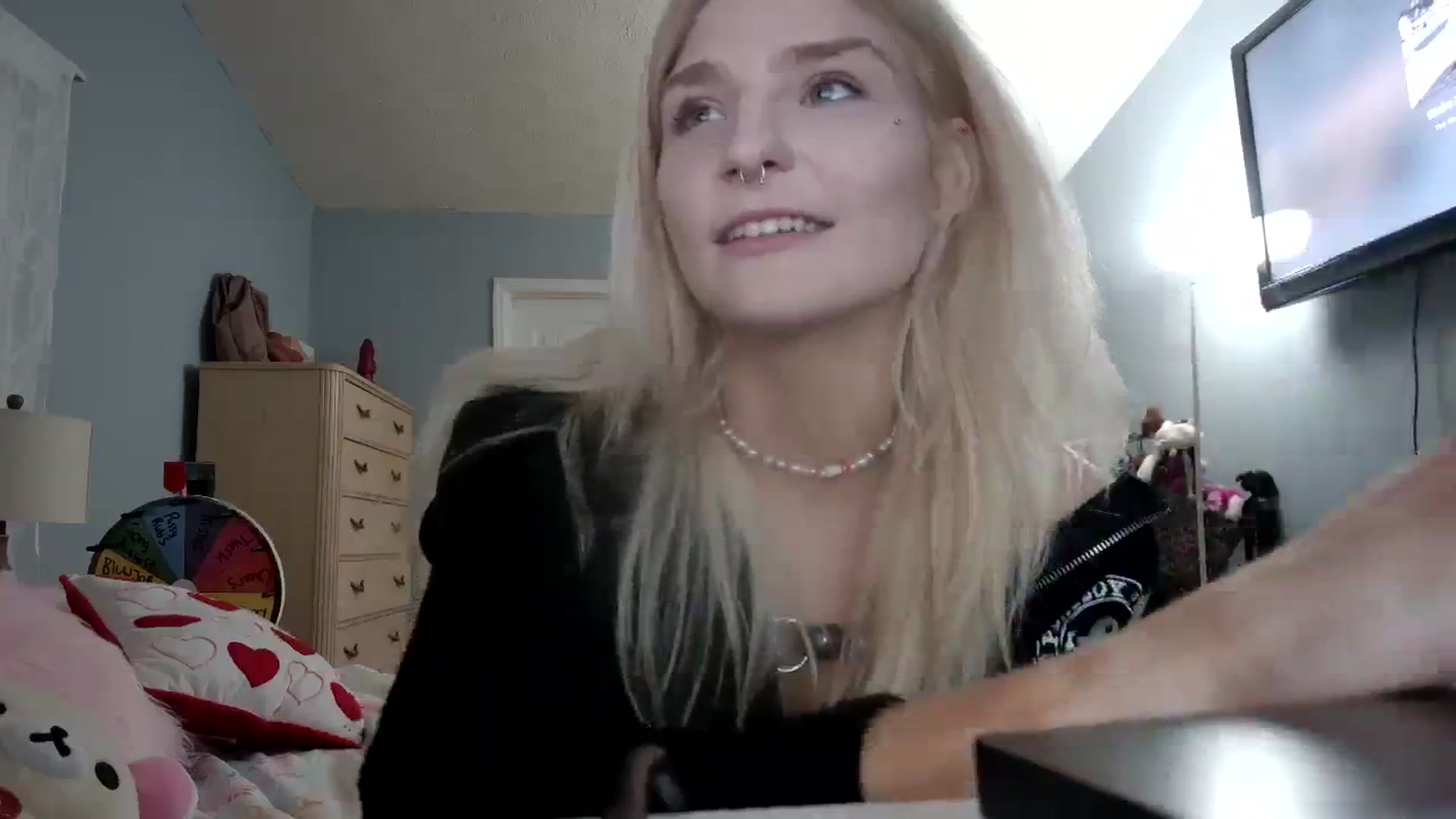 Gallery image thumbnail from DuckChan0's myfreecams stream on, 03/03/2024, 24:22 image 14 of 20