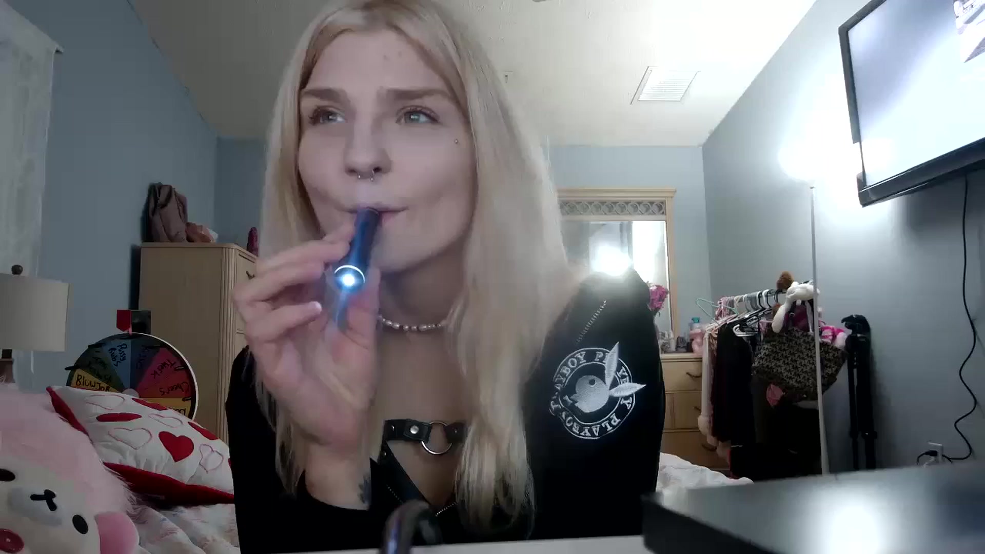 Gallery image thumbnail from DuckChan0's myfreecams stream on, 03/03/2024, 24:22 image 20 of 20
