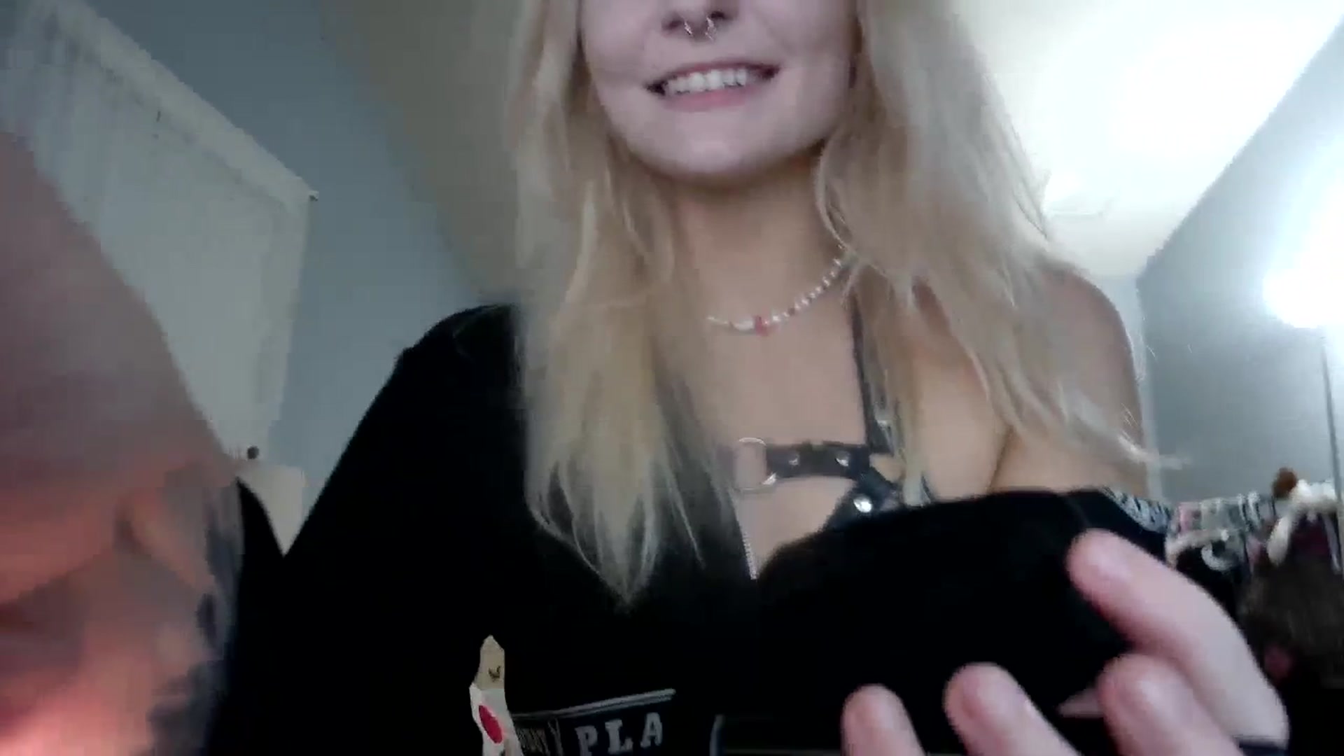 Gallery image thumbnail from DuckChan0's myfreecams stream on, 03/03/2024, 24:22 image 3 of 20