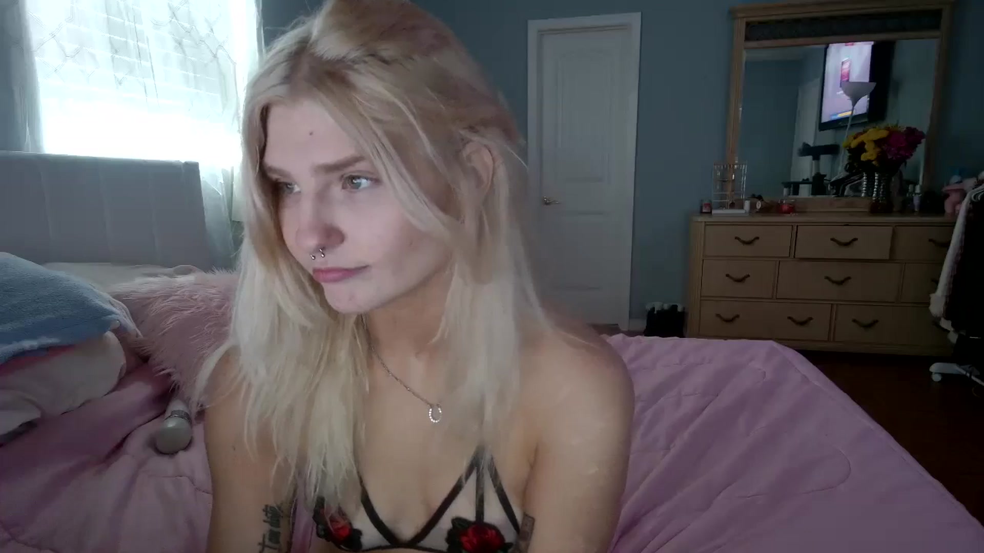 Gallery image thumbnail from DuckChan0's myfreecams stream on, 03/05/2024, 16:56 image 4 of 20