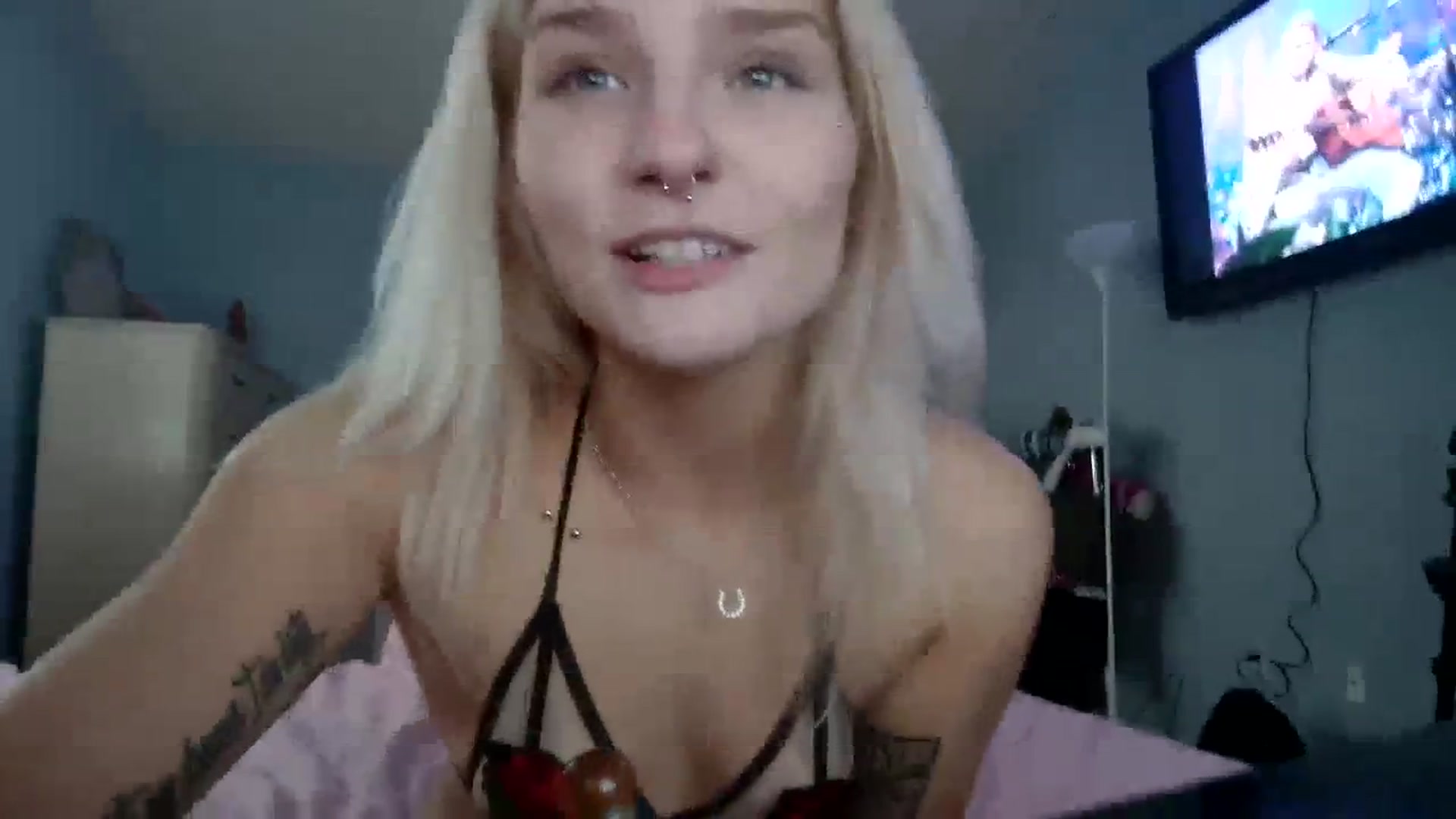 Gallery image thumbnail from DuckChan0's myfreecams stream on, 03/05/2024, 16:56 image 15 of 20